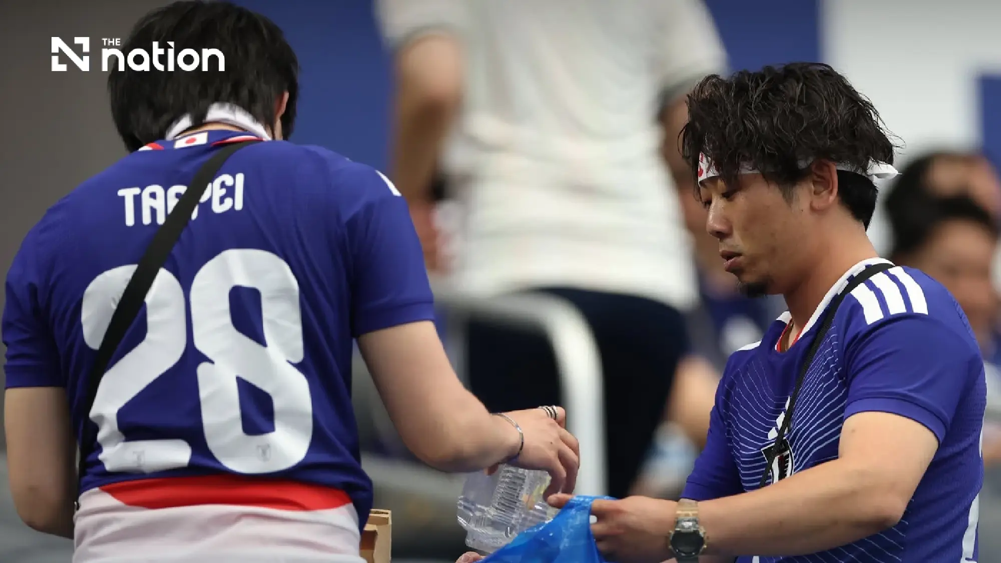 Japanese fans win hearts by cleaning Dallas Stadium after World Cup draw