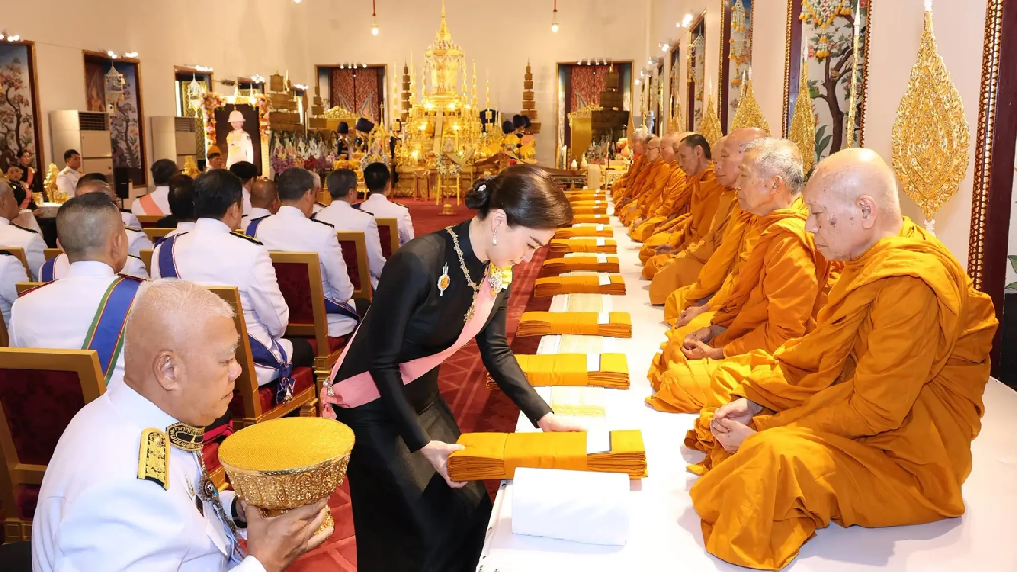 Their Majesties Preside Over Royal Merit-Making Rite Commemorating 15th Day Following Demise of Princess Bajrakitiyabha