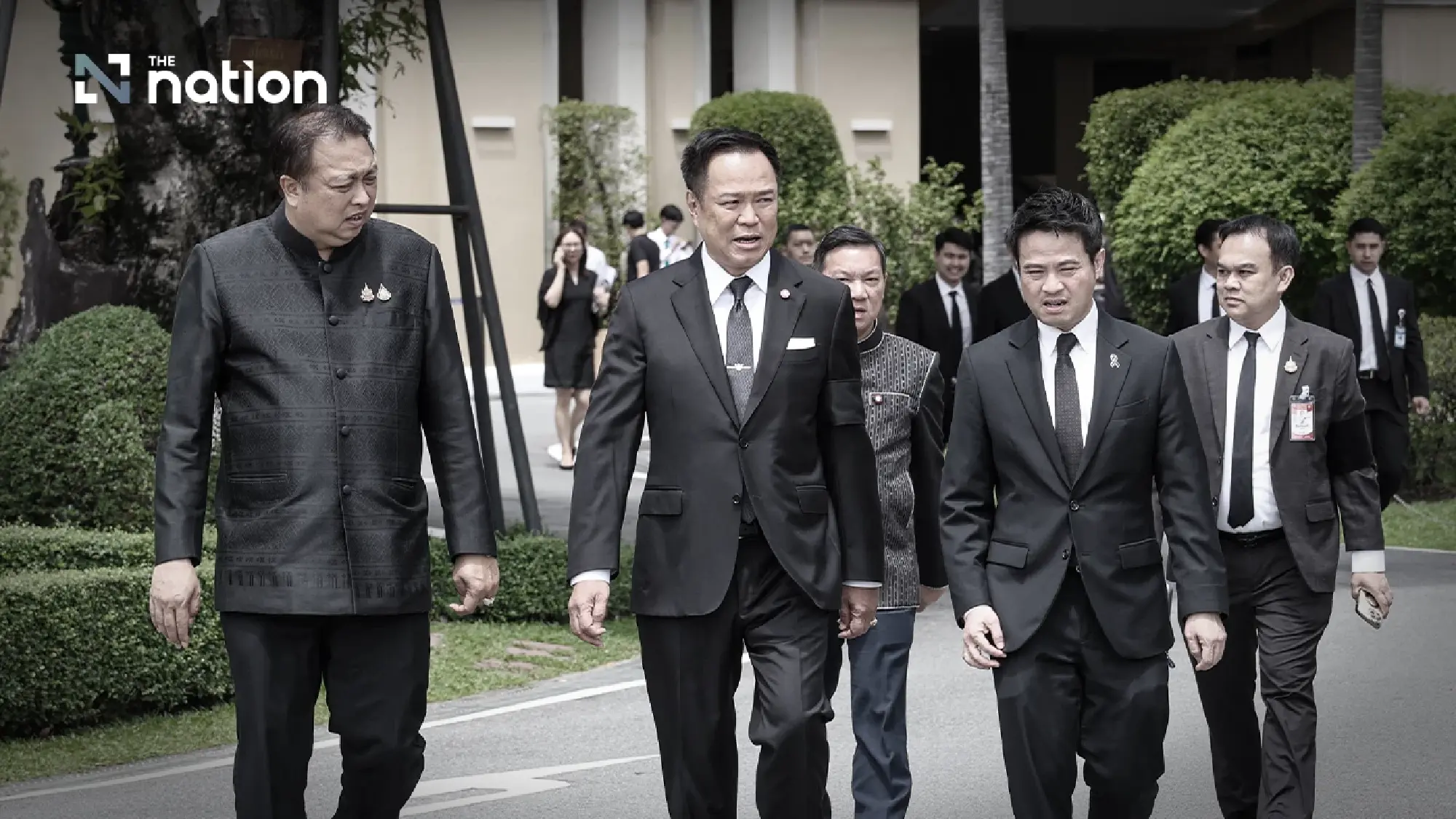 Government House lowers flags as PM chairs royal rites meeting