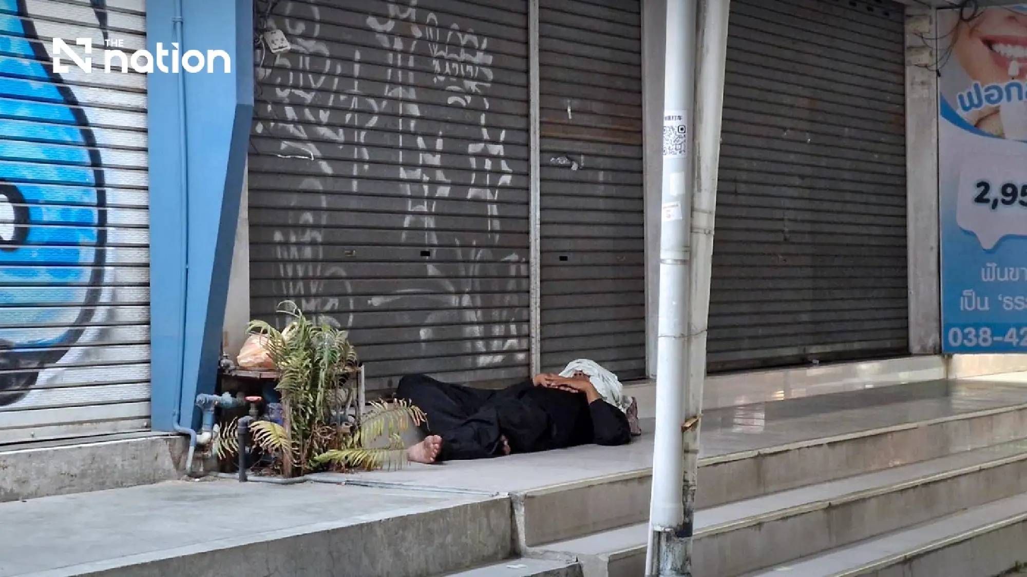 Homeless people seek shelter on Pattaya Beach, raising tourism image concerns