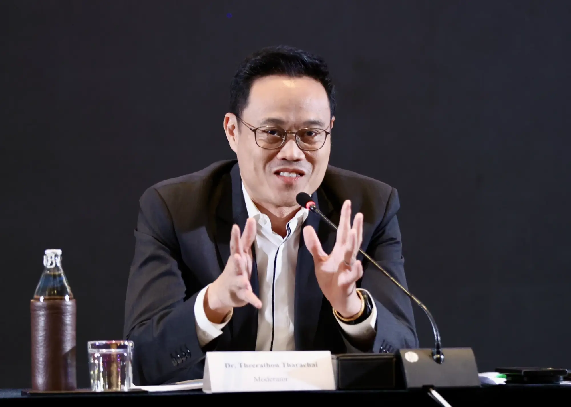 Dr Theerathon Tharachai 