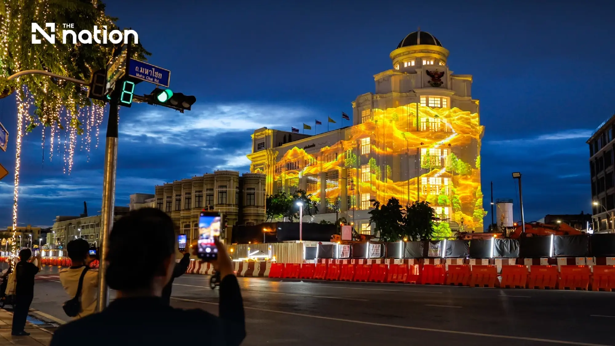 Plan B Illuminates Bangkok Historic Landmark with Royal Tribute