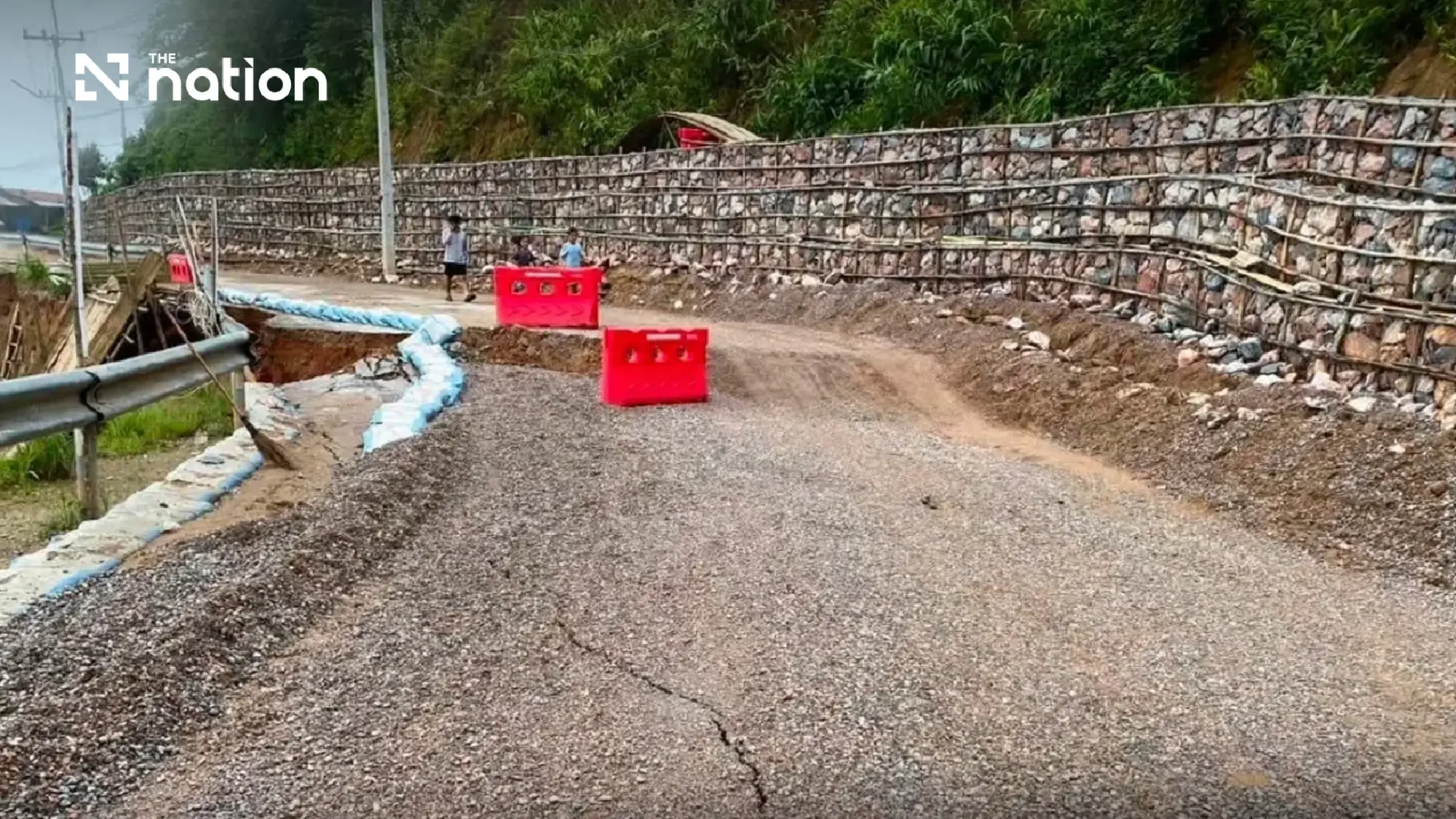 Highway 1314 in Chiang Mai closed after land subsidence raises collapse risk