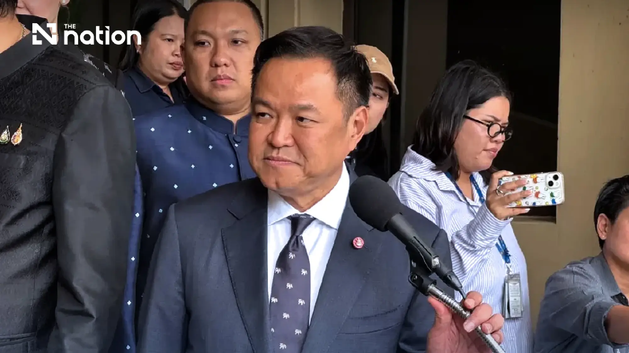 PM tells Energy Ministry: cut oil prices now, not gradually