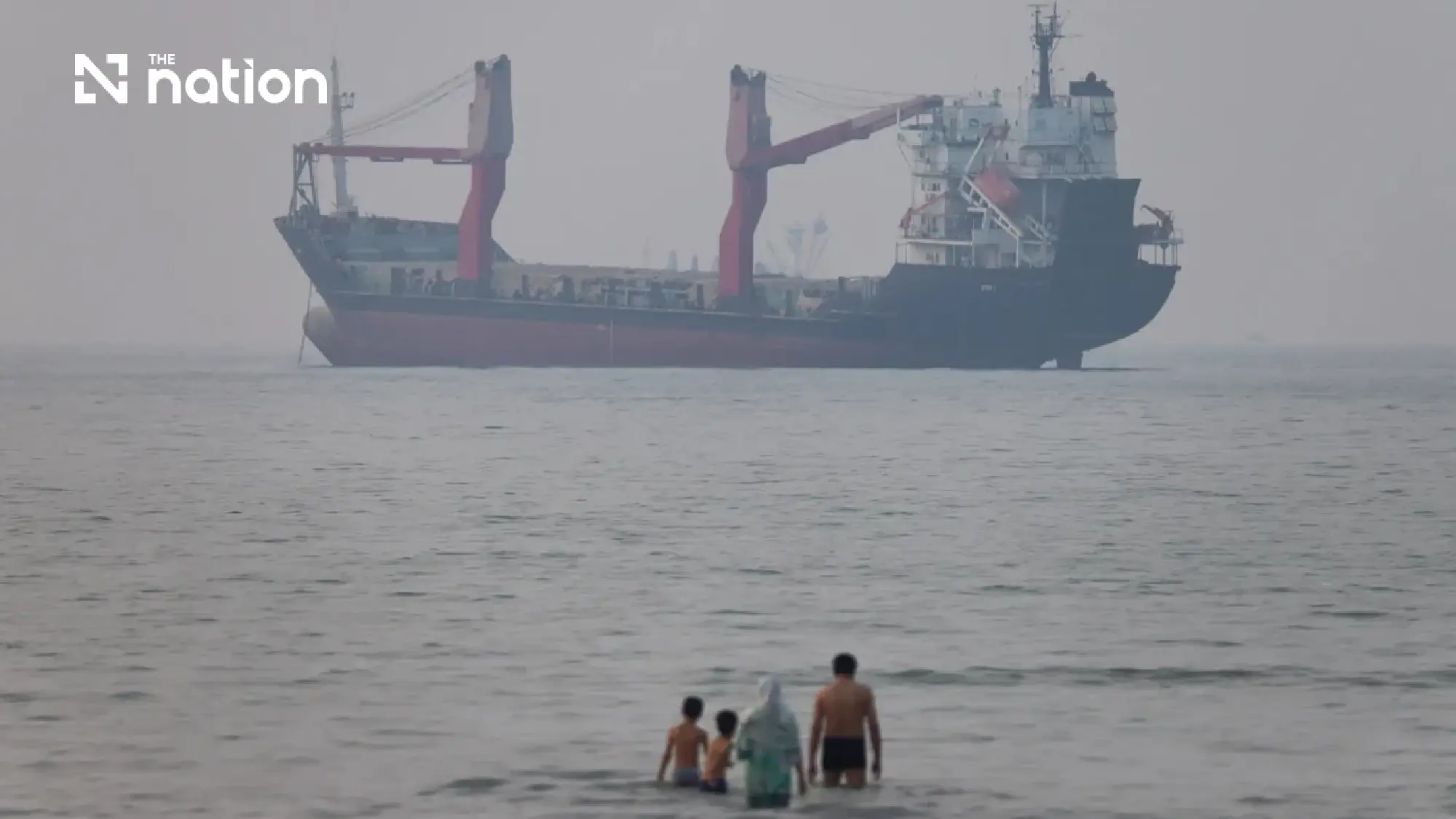 Foreign Ministry says 10 Thai-linked vessels safely exit Strait of Hormuz