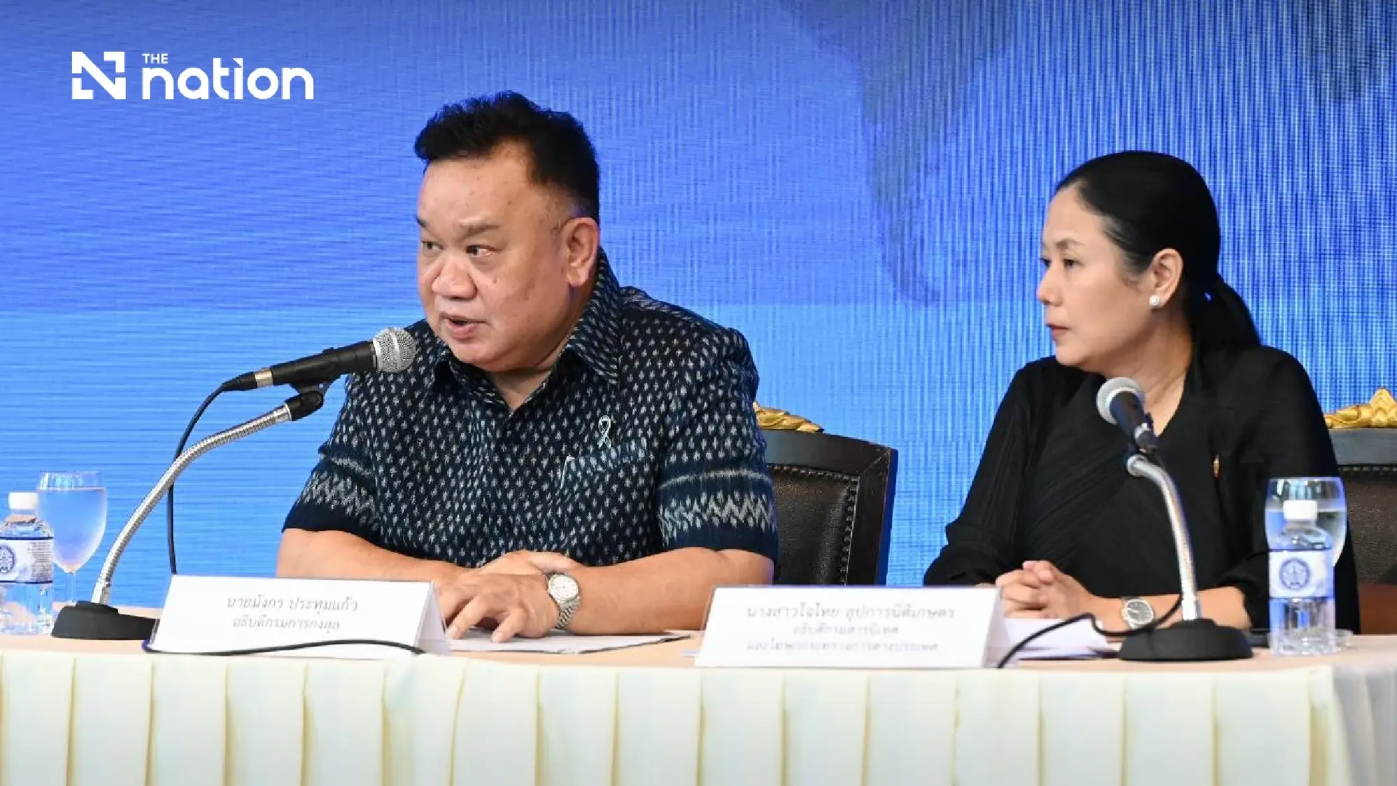 (left) Mangkorn Pratoomkaew