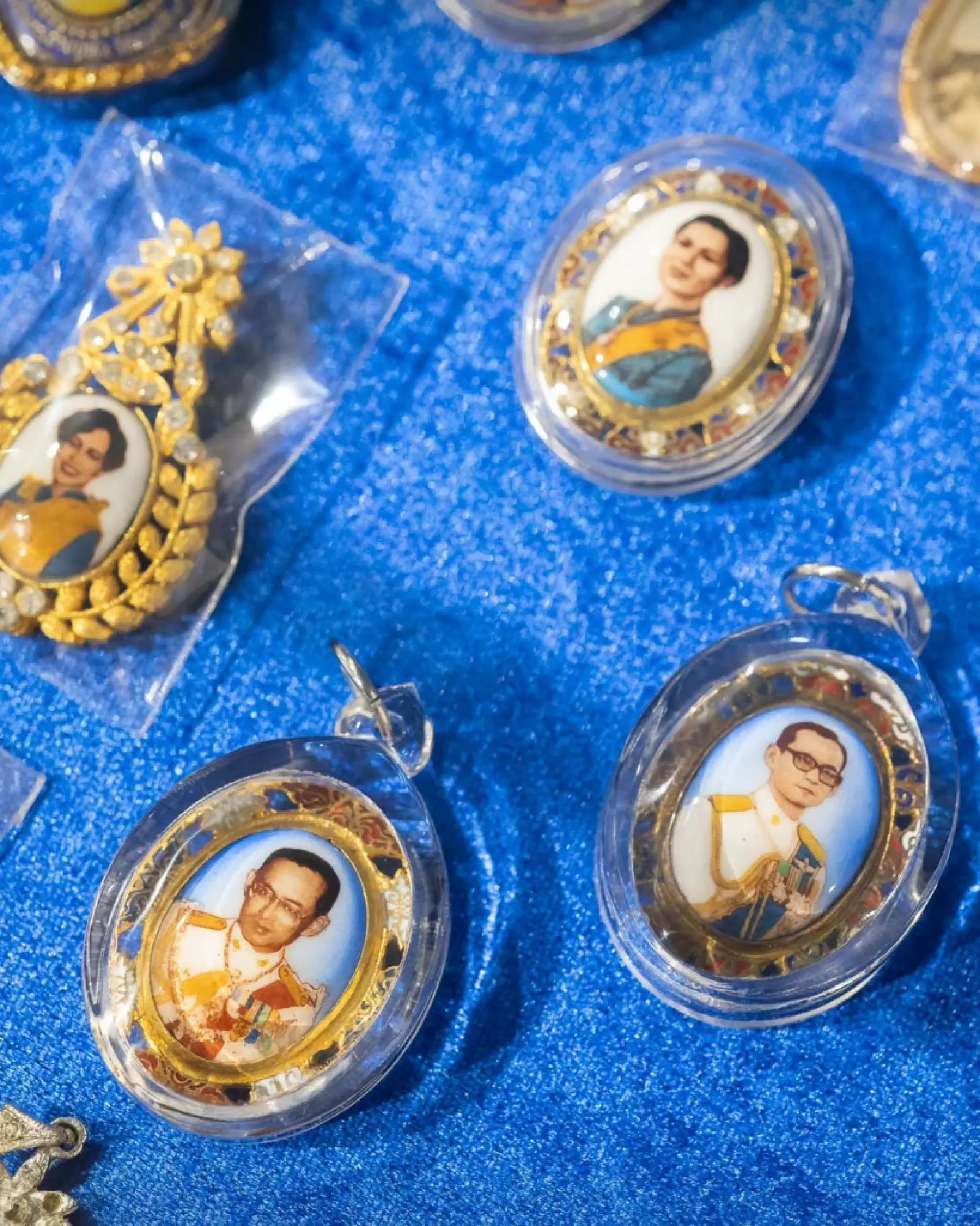 'Sirikasapanasilp' Exhibition Fuses Rare Commemorative Coins with Fine Jewellery Art