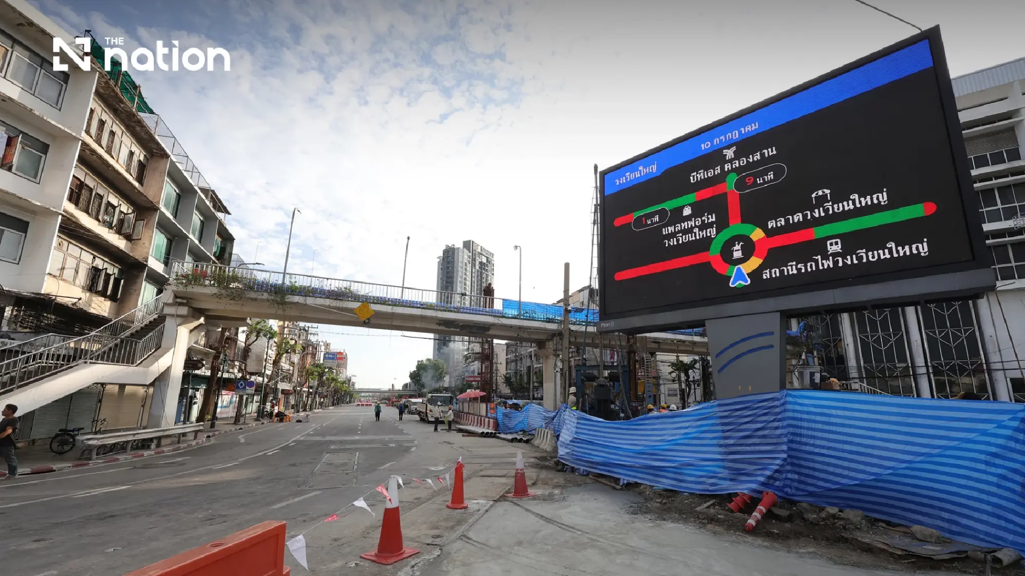 DDPM sends cell broadcast alert to 14 Bangkok districts as Khlong San bans use of unsafe buildings