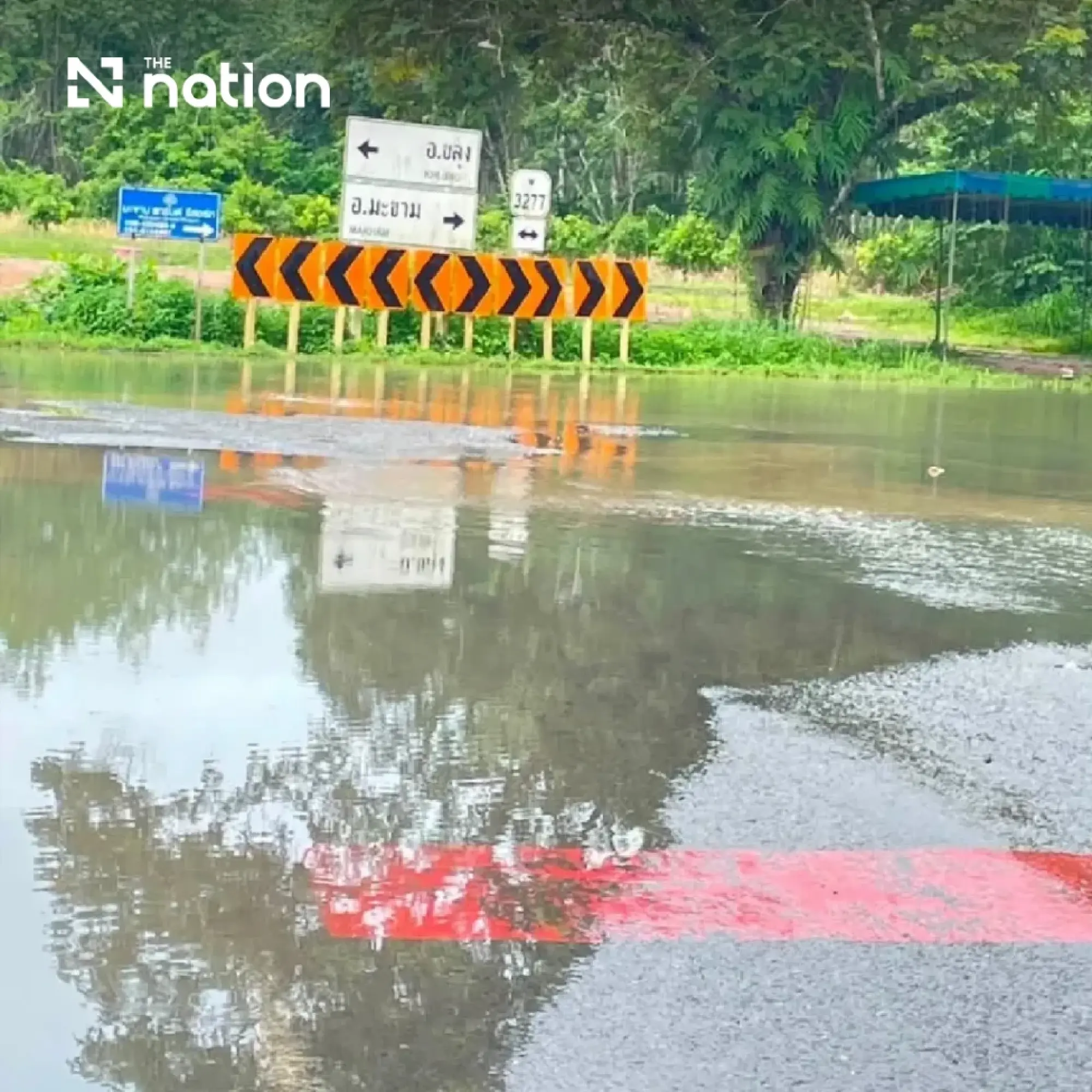 Flash floods hit Chanthaburi homes and resorts as rain alert persists