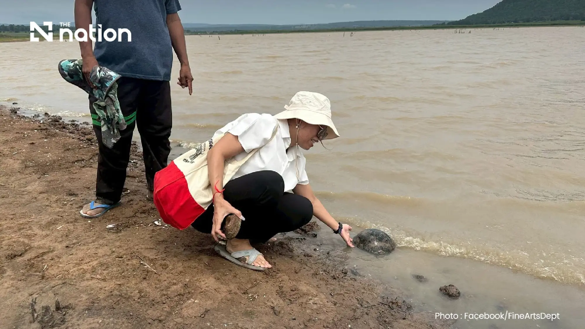 Iron Age burial site with rare Phimai Black pottery found at Mun Bon Dam
