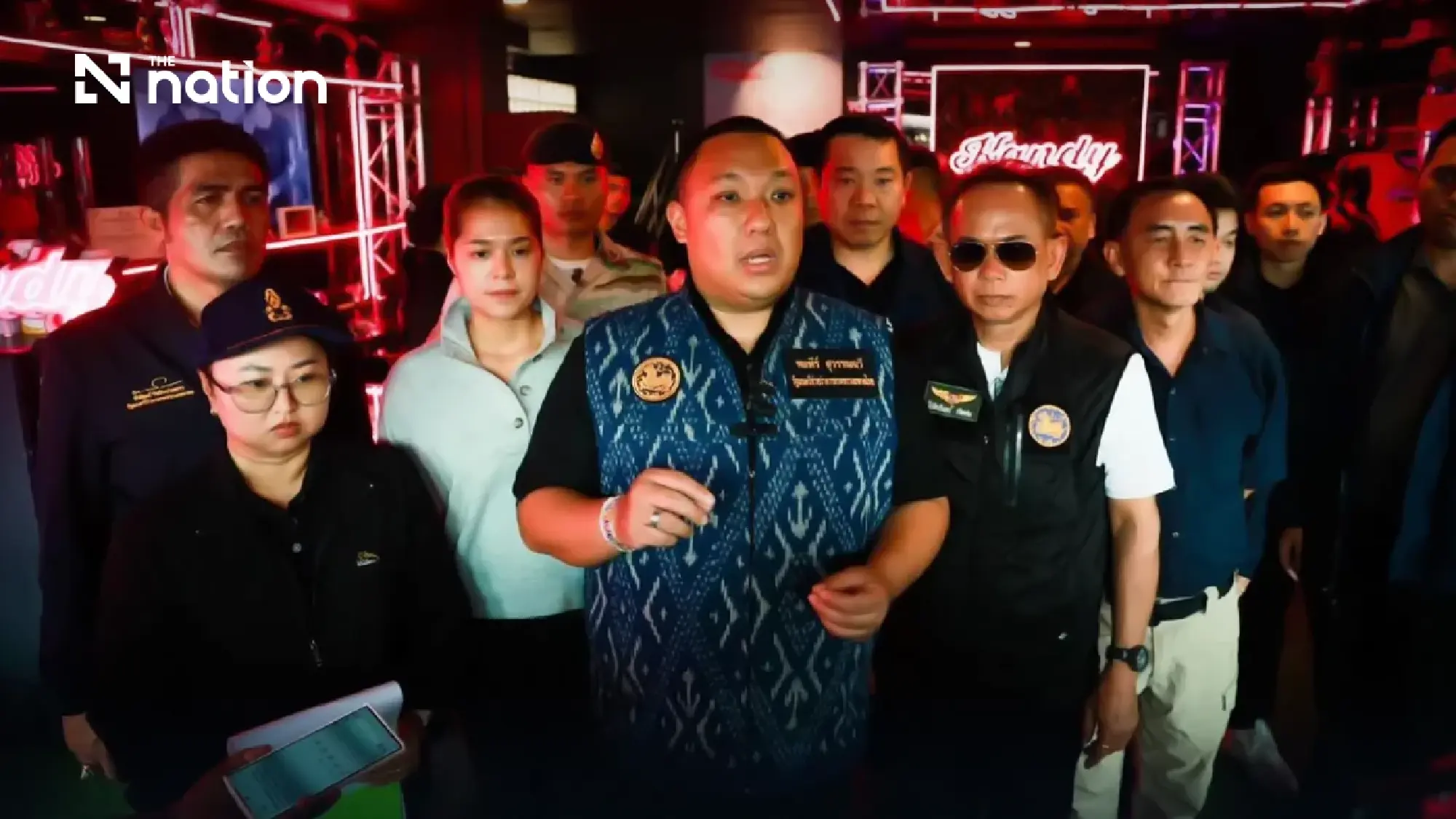 Joint task force raids Phuket cannabis shops over suspended licences