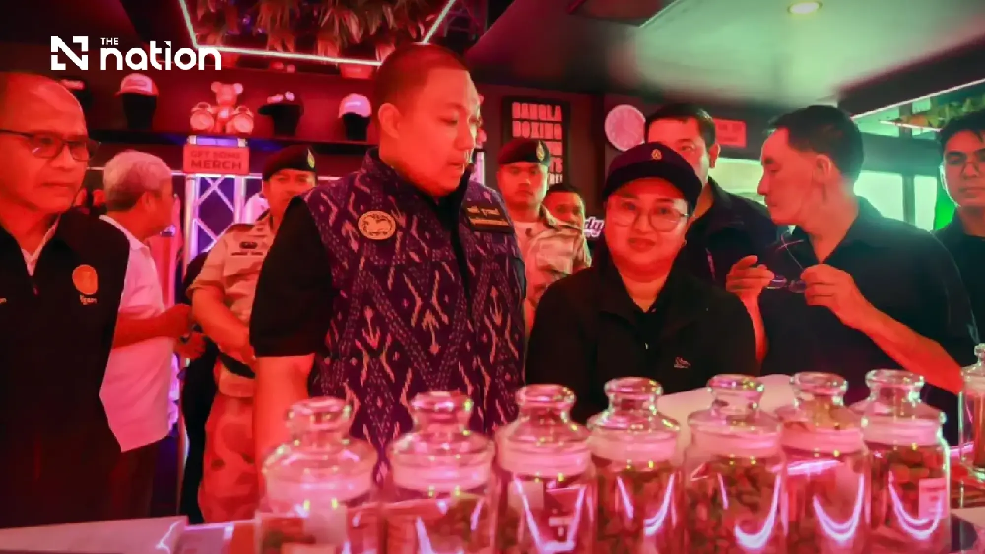 Joint task force raids Phuket cannabis shops over suspended licences