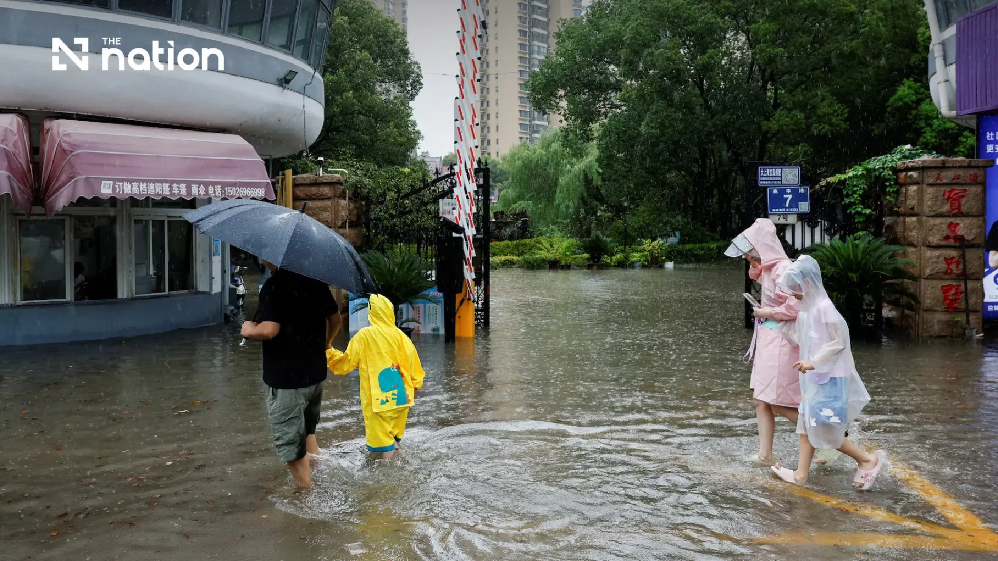 Typhoon Dolphin floods Shanghai as 943 flights cancelled