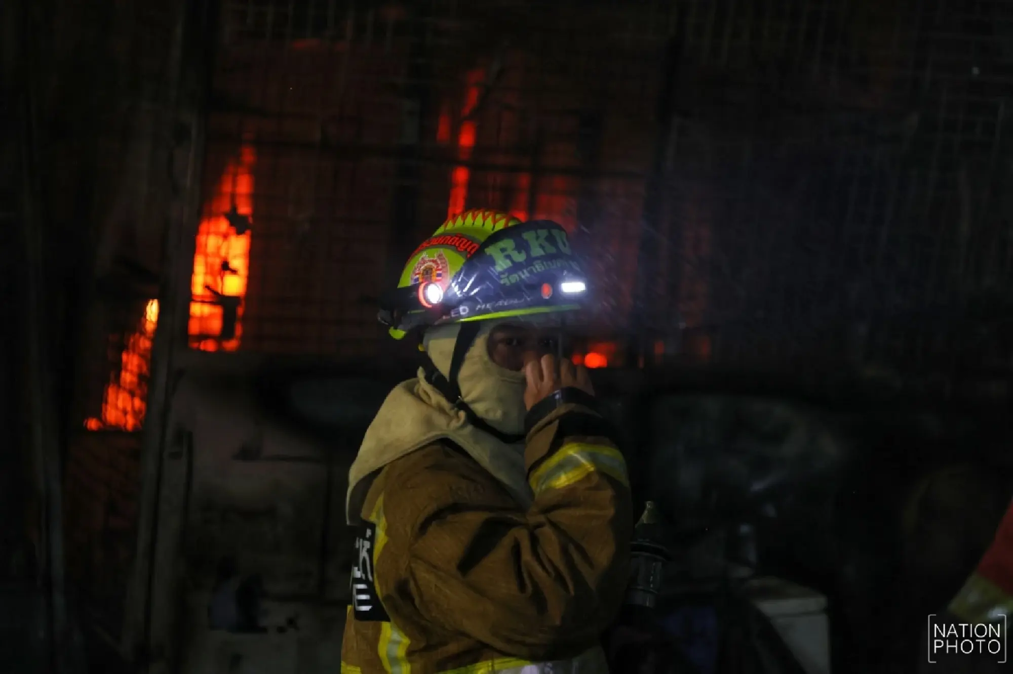 Khlong Thom roof subsides as crews fight fire from outside