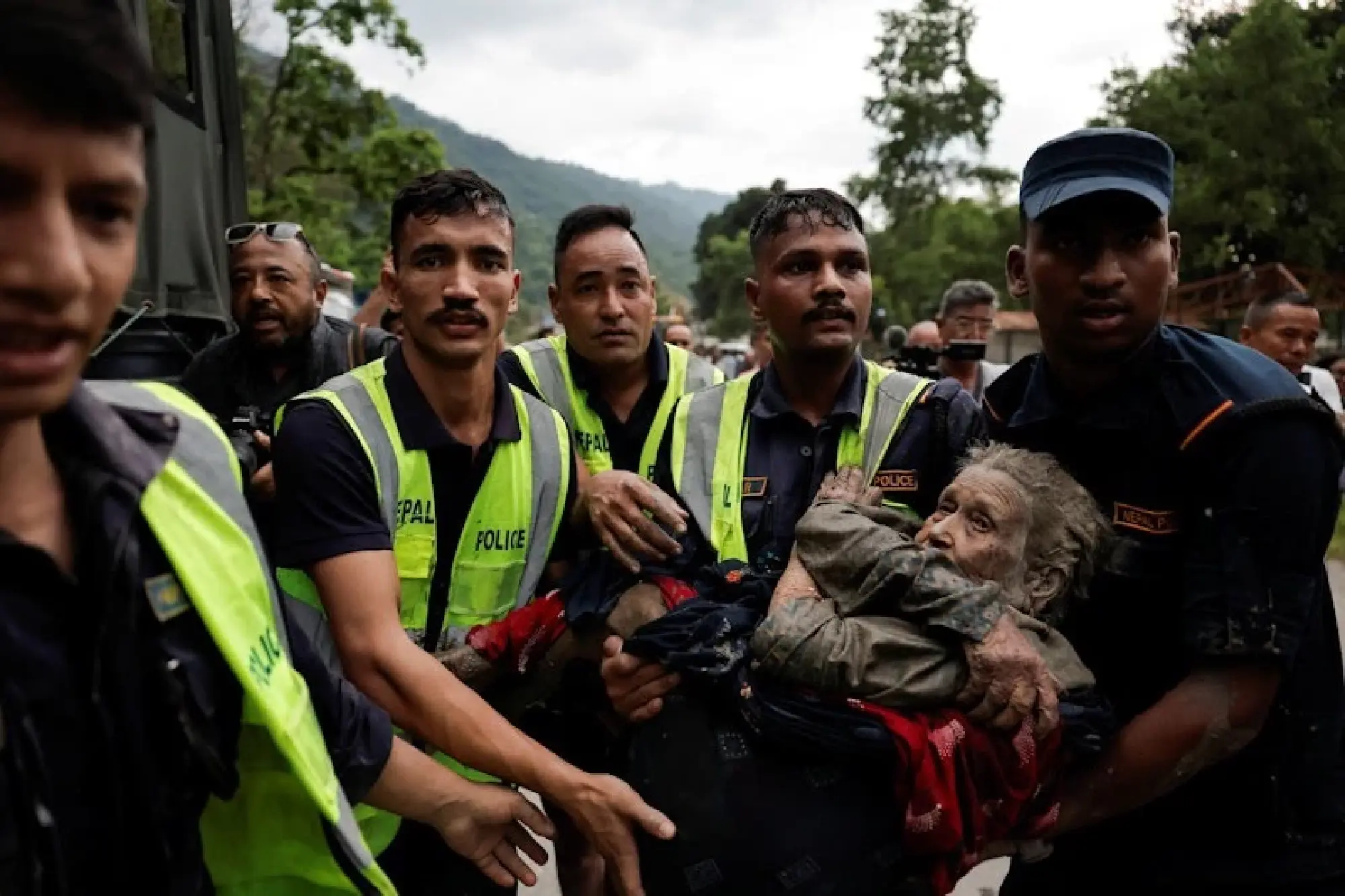 Glacier collapse may have triggered Nepal-Tibet floods