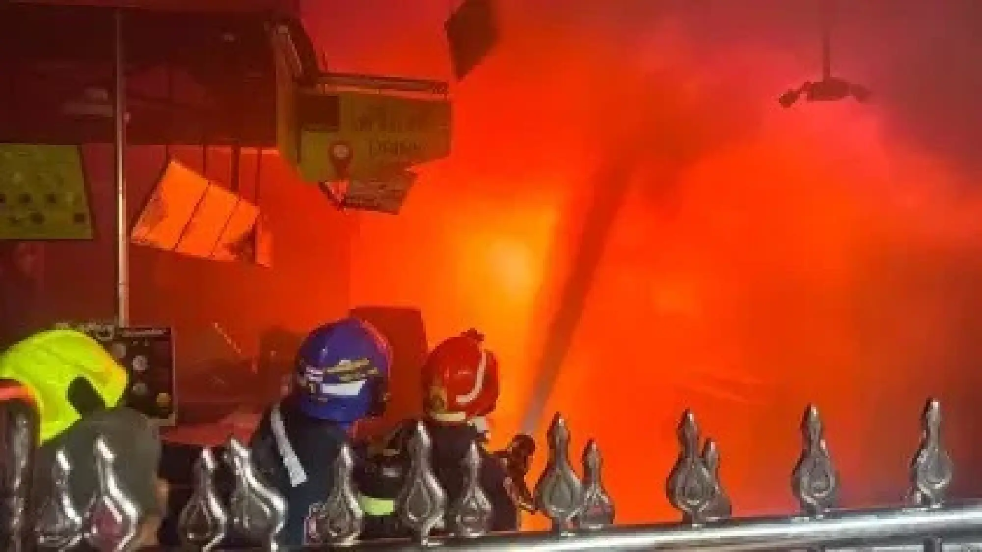 Fire engulfs Klongthom Centre ground floor, reaches mezzanine