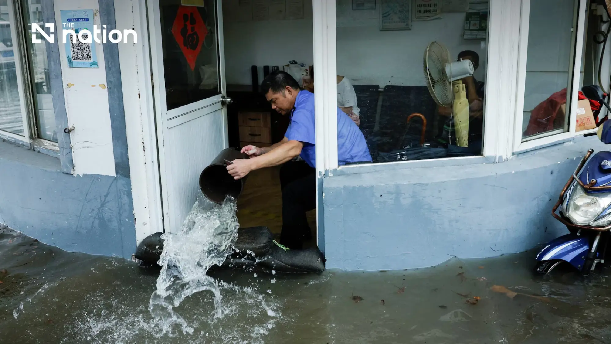 Typhoon Dolphin floods Shanghai as 943 flights cancelled