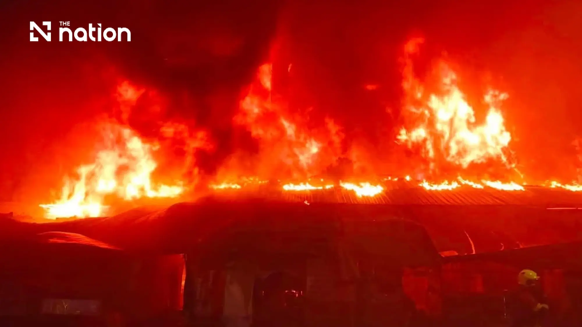 Khlong Thom roof subsides as crews fight fire from outside
