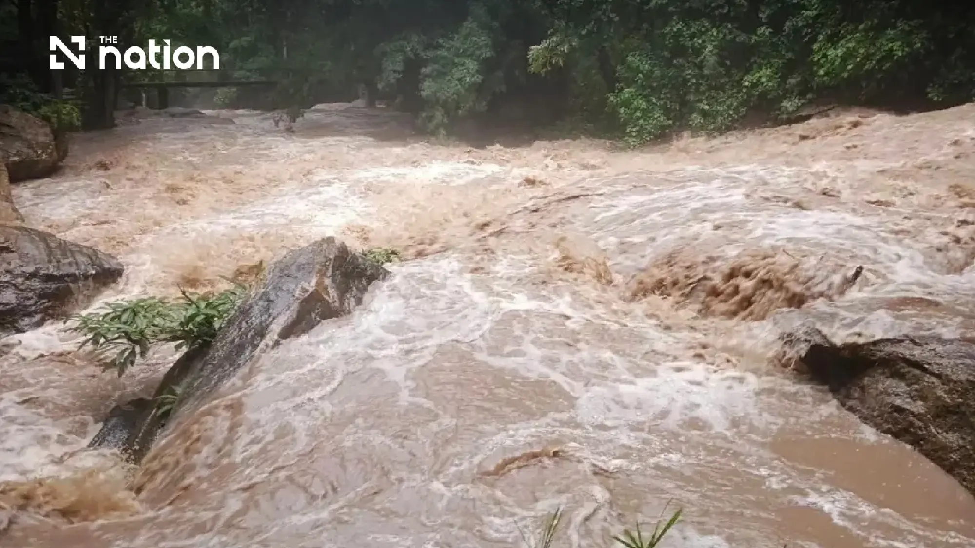 Doi Suthep-Pui temporarily closes Mae Sa Waterfall after flash flood