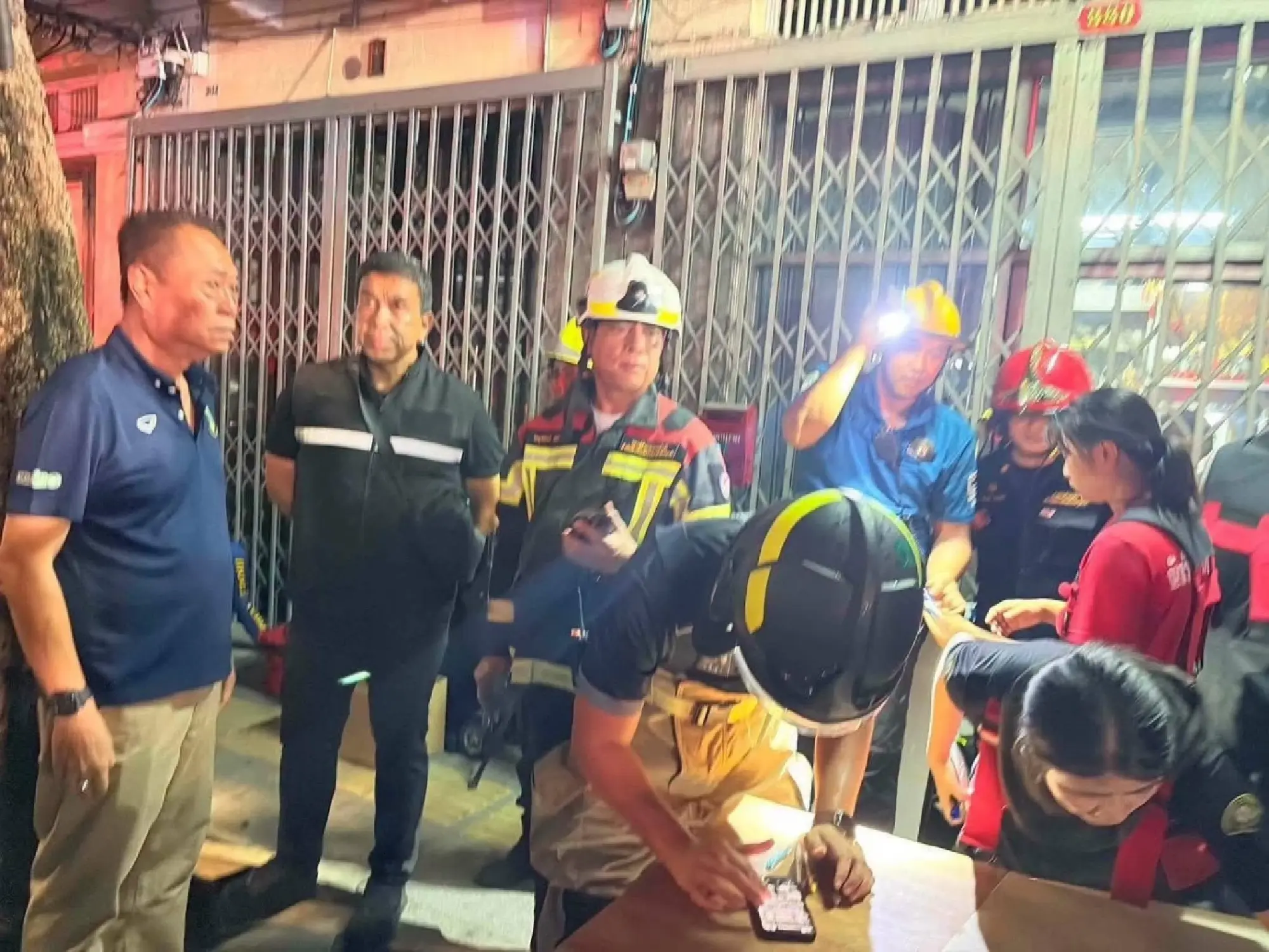 Khlong Thom Centre blaze spreads after parts of building subside