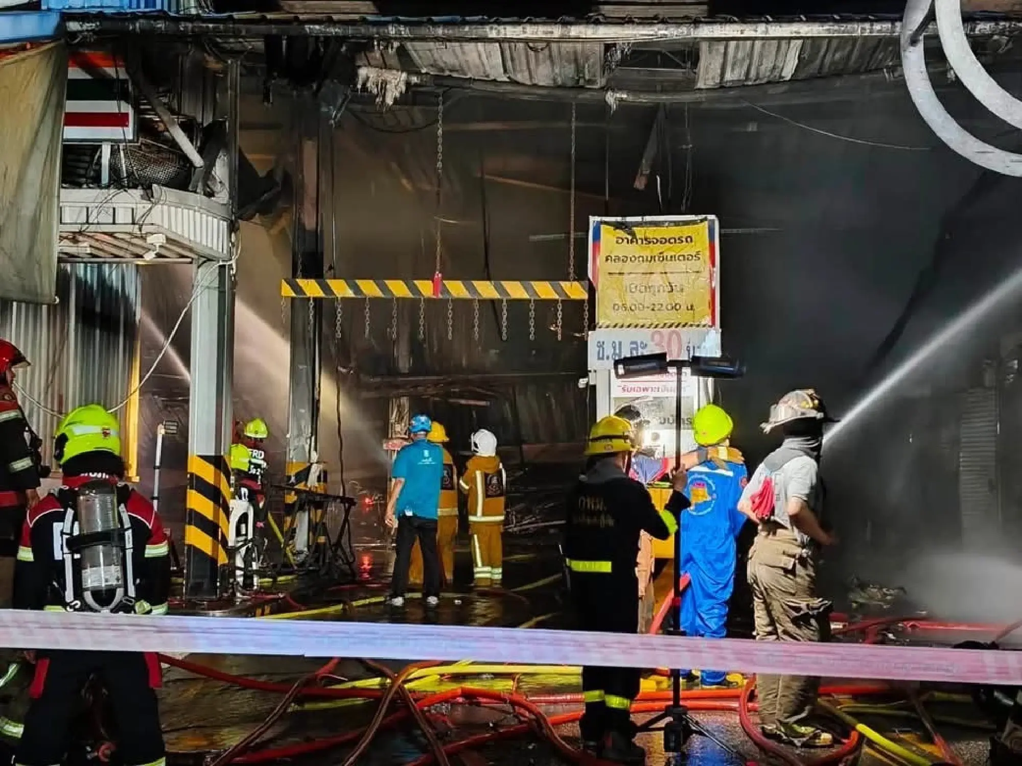 Khlong Thom roof subsides as crews fight fire from outside