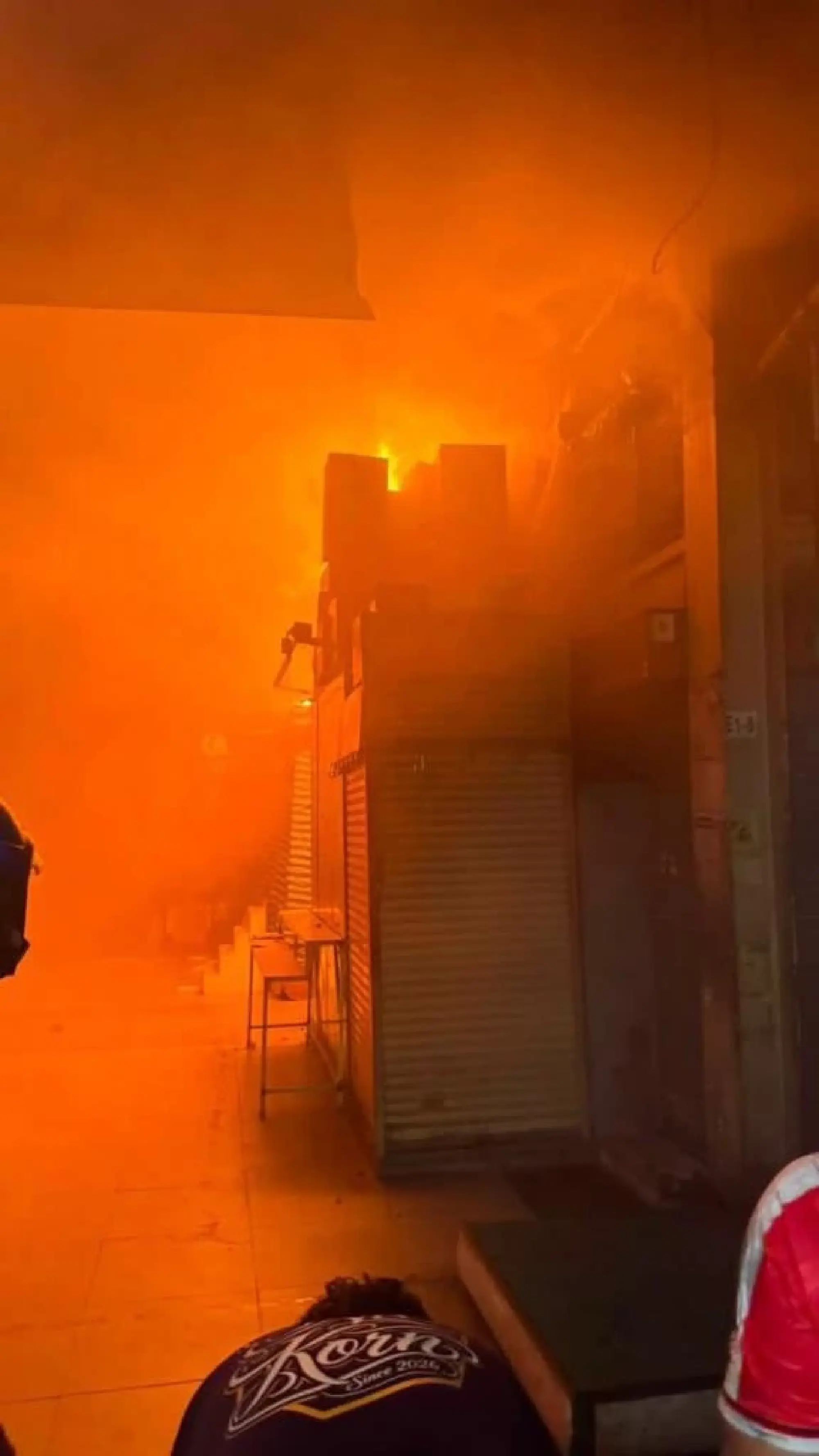 Fire engulfs Klongthom Centre ground floor, reaches mezzanine