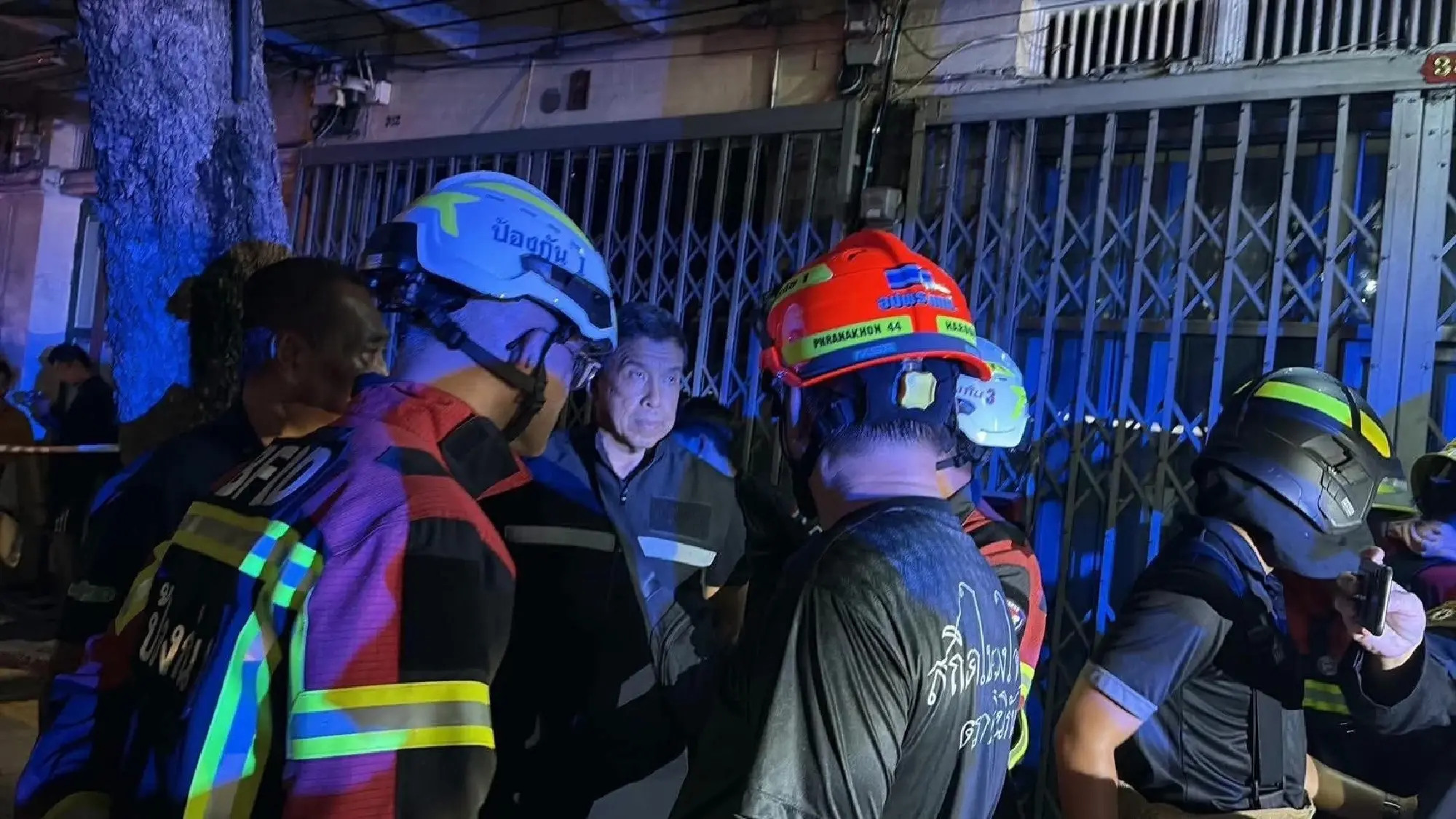 Khlong Thom Centre blaze spreads after parts of building subside