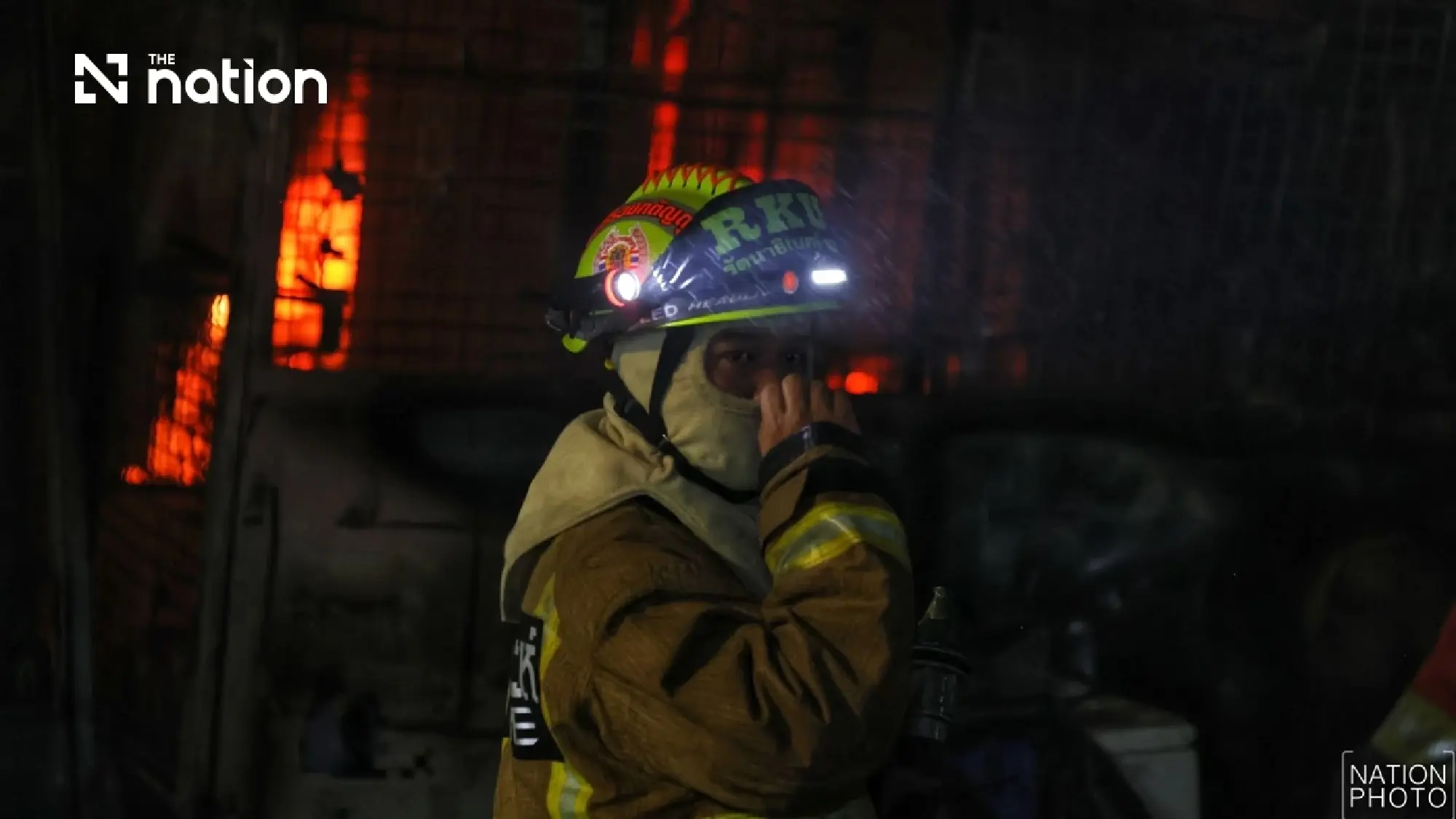 Khlong Thom roof subsides as crews fight fire from outside