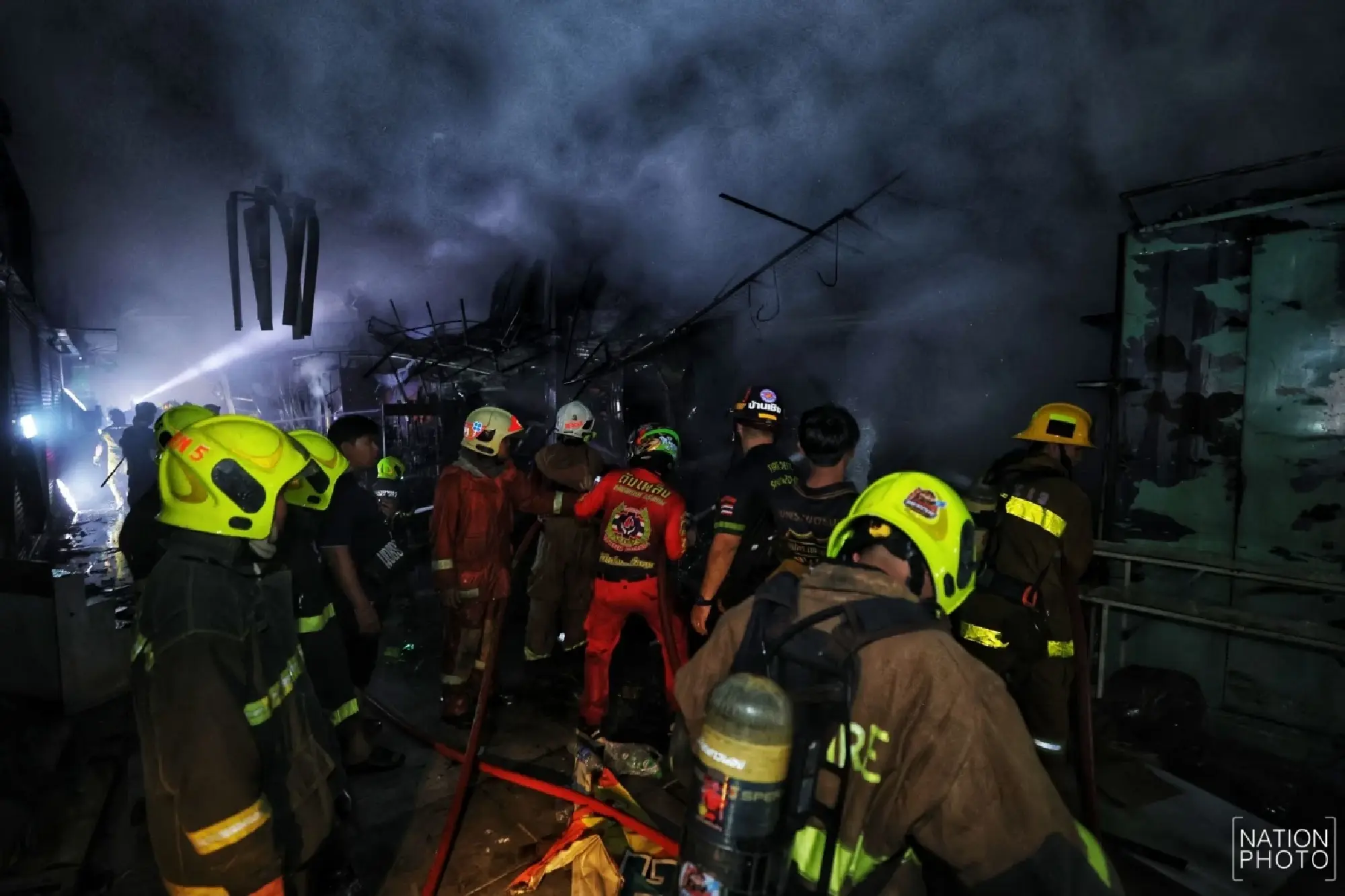 Khlong Thom roof subsides as crews fight fire from outside