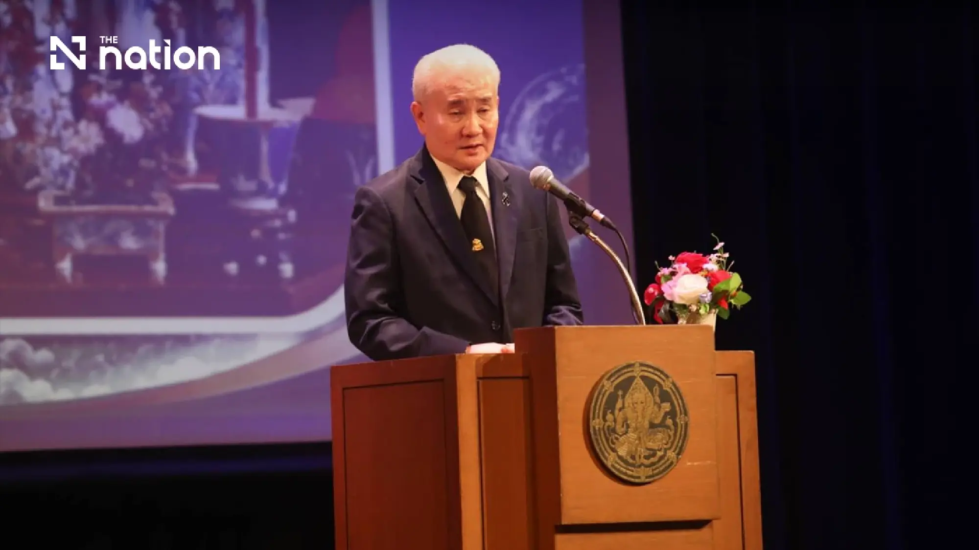 Fine Arts Department director-general Phanombut Chantarachot 