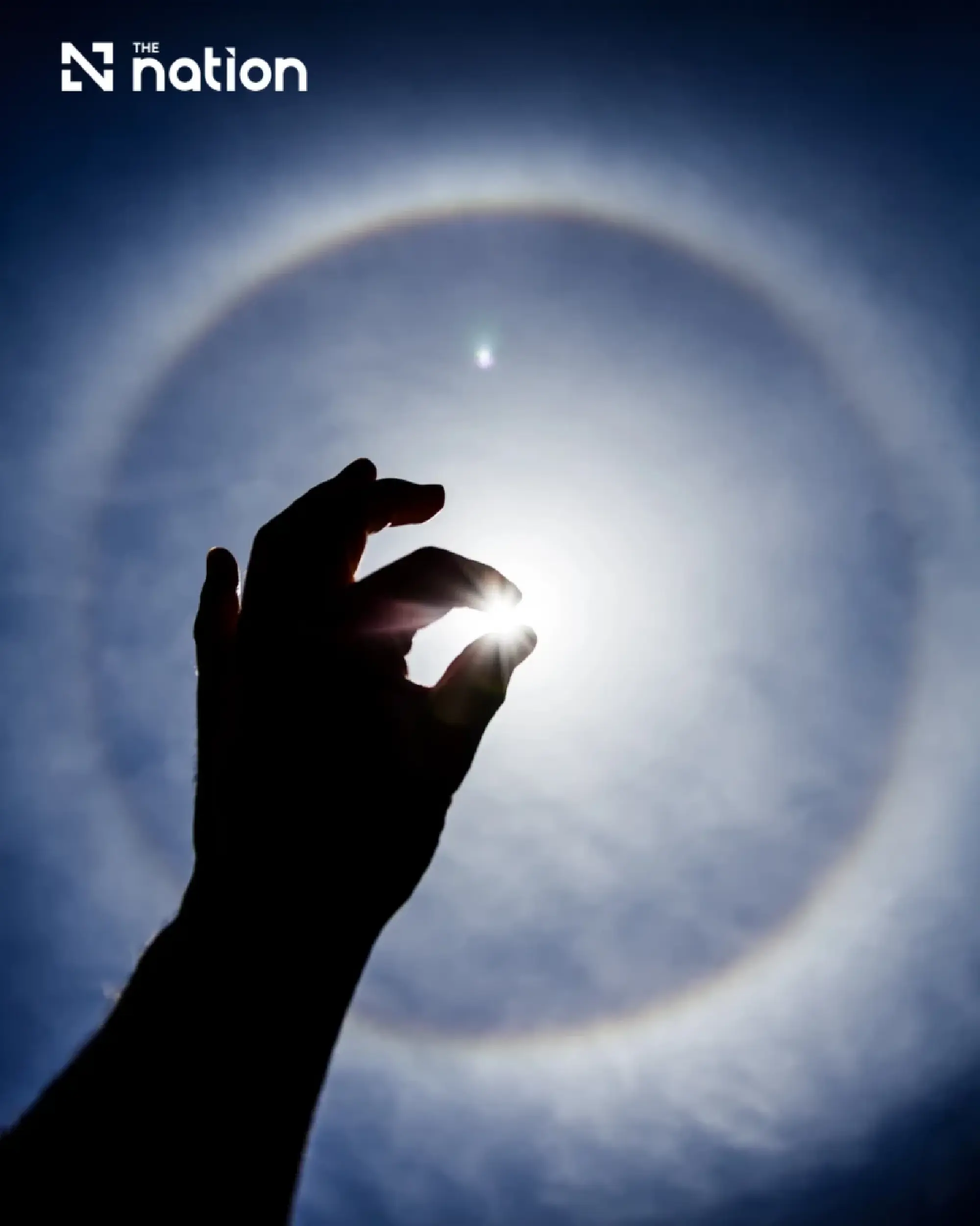 Day turns to darkness as total eclipse sweeps Spain and Iceland