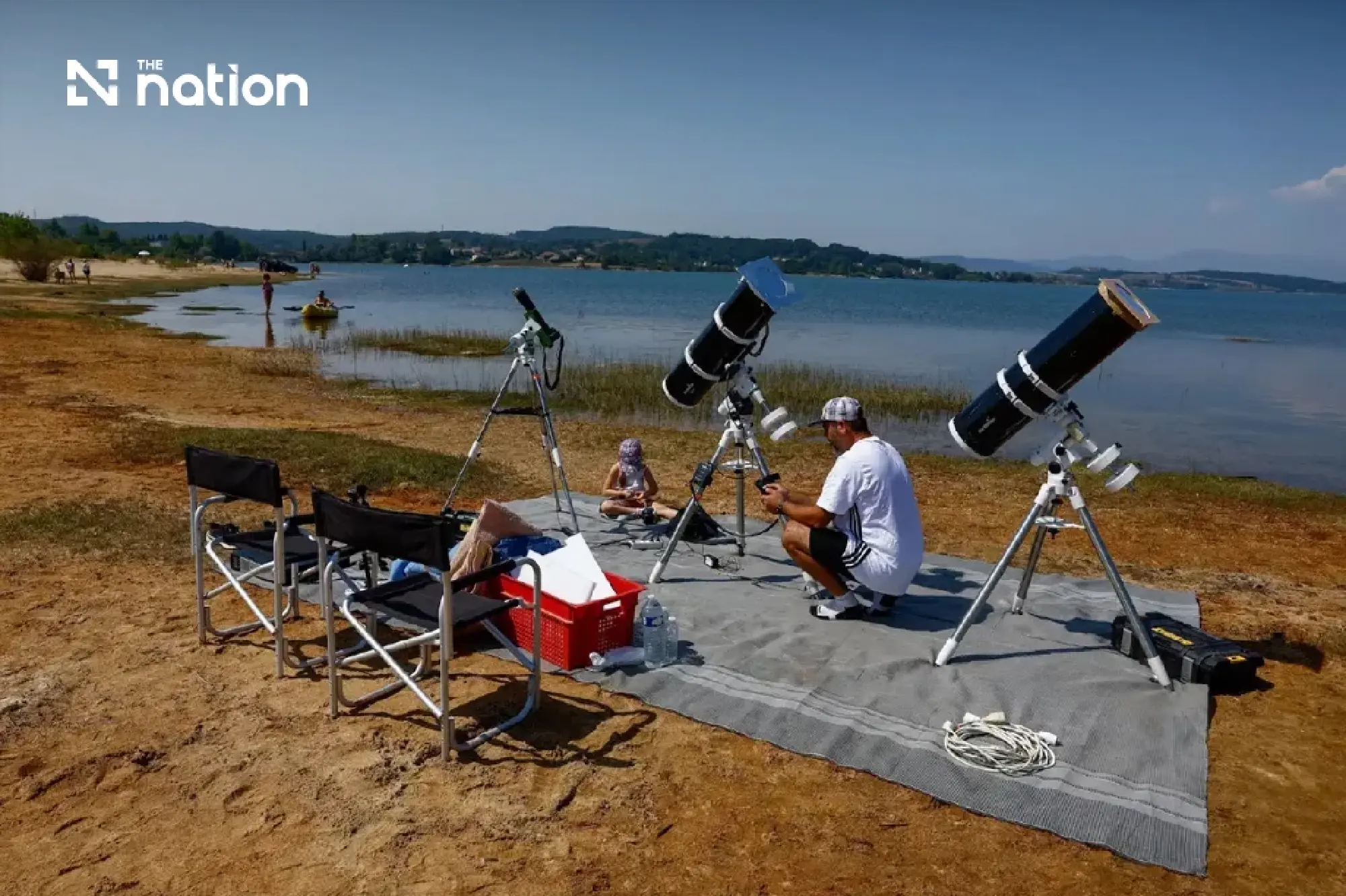 Day turns to darkness as total eclipse sweeps Spain and Iceland