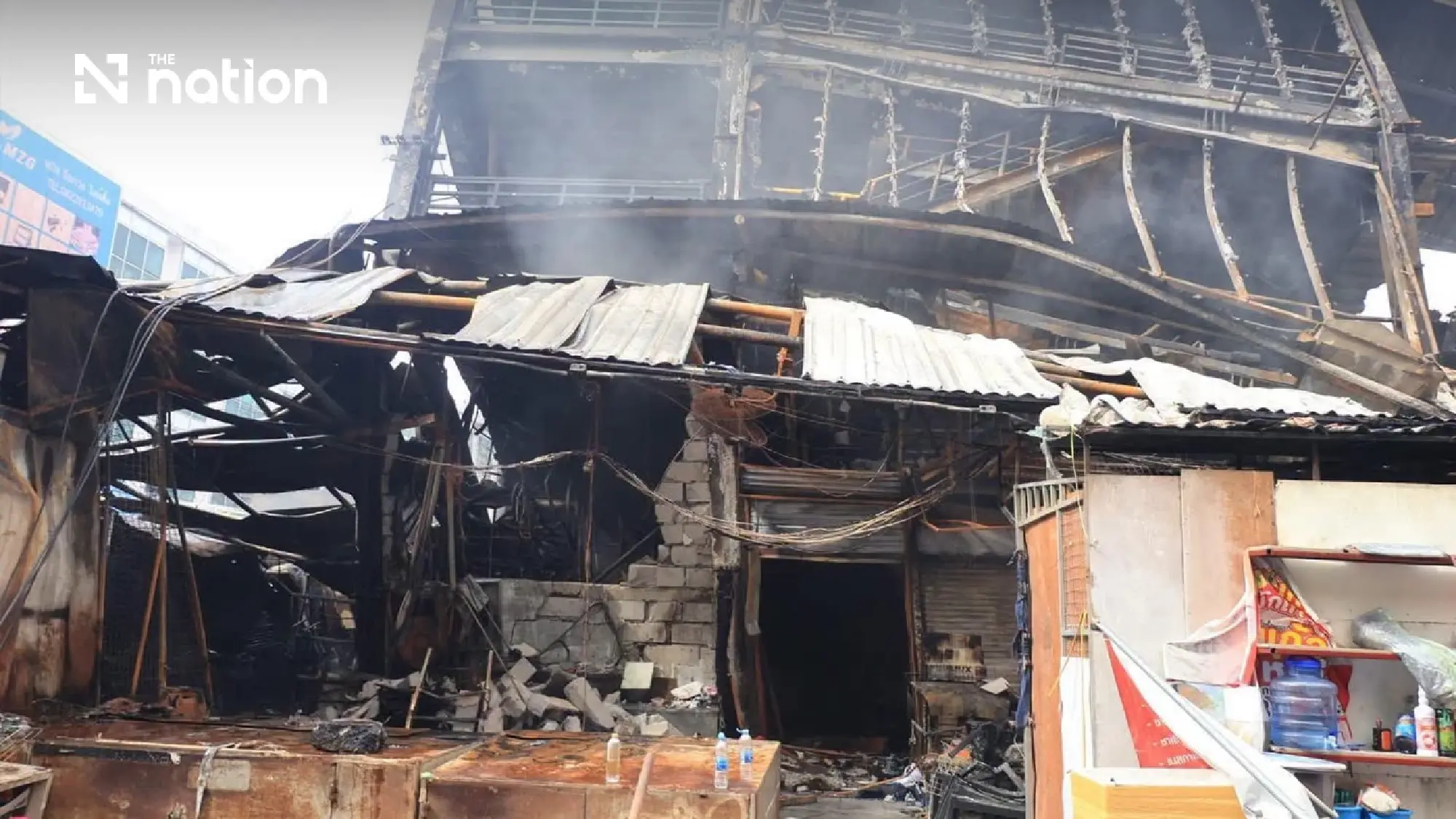 Khlong Thom blaze hits 300 stalls, injures 11 amid toxic smoke alert