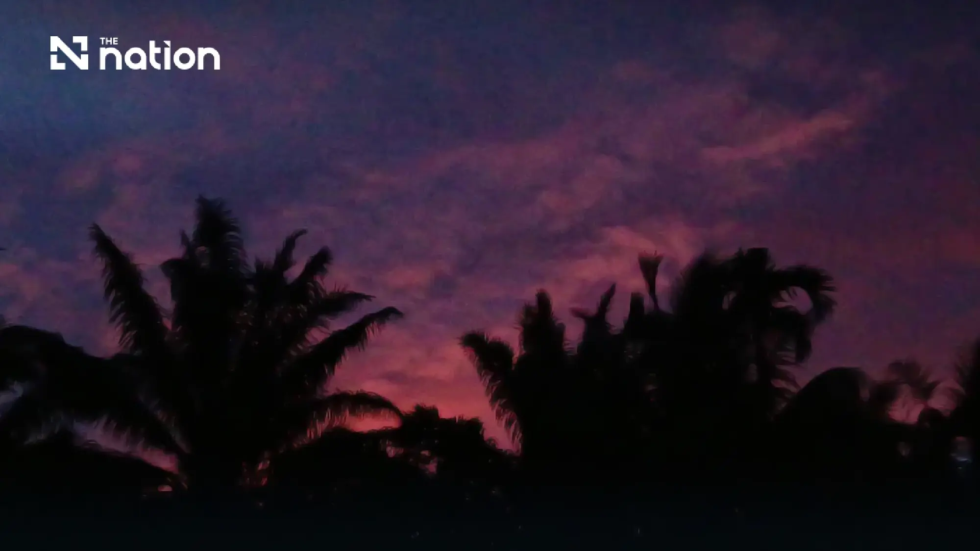 Chumphon and Prachuap see red skies amid rough seas warning