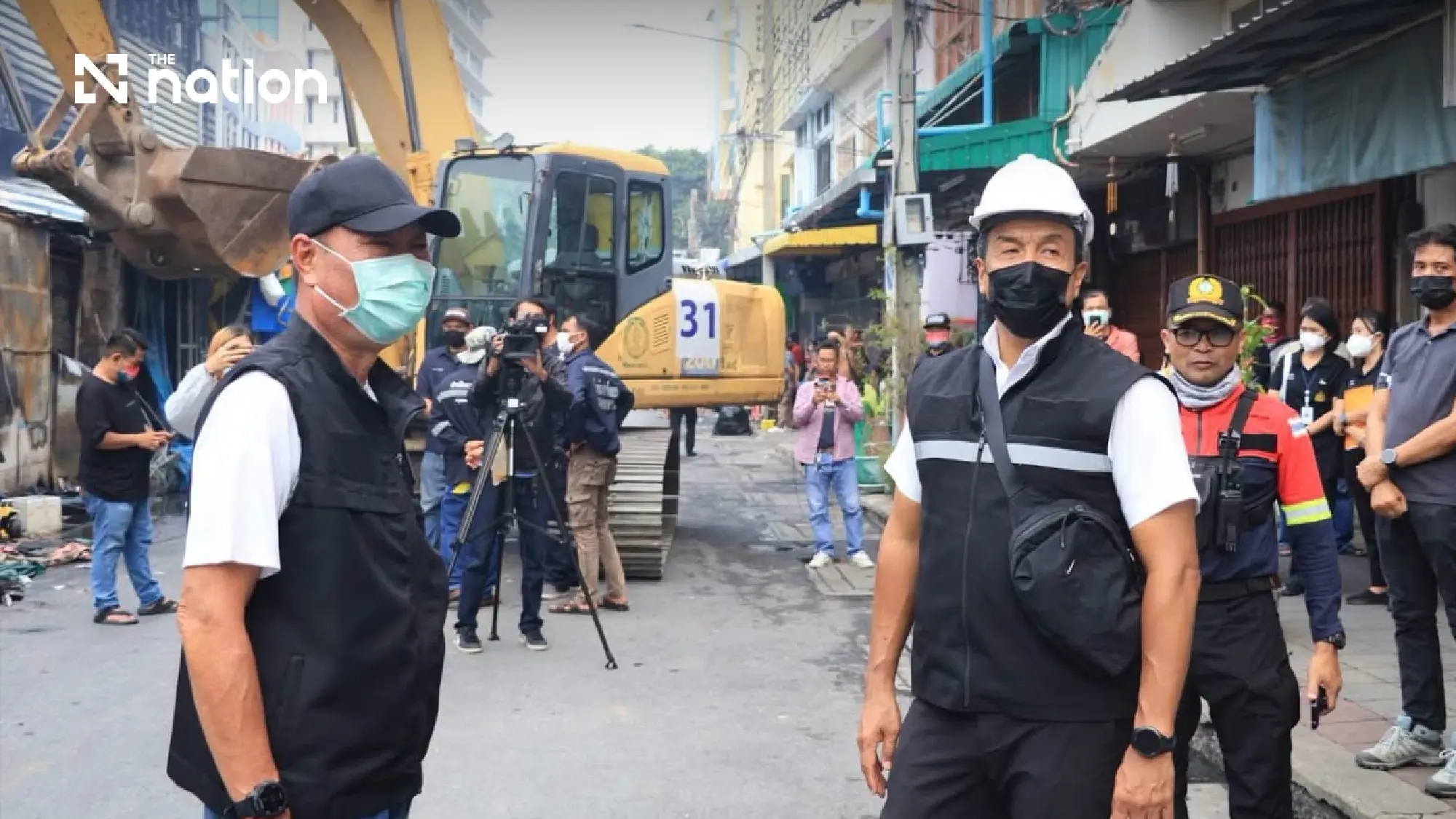Khlong Thom blaze hits 300 stalls, injures 11 amid toxic smoke alert