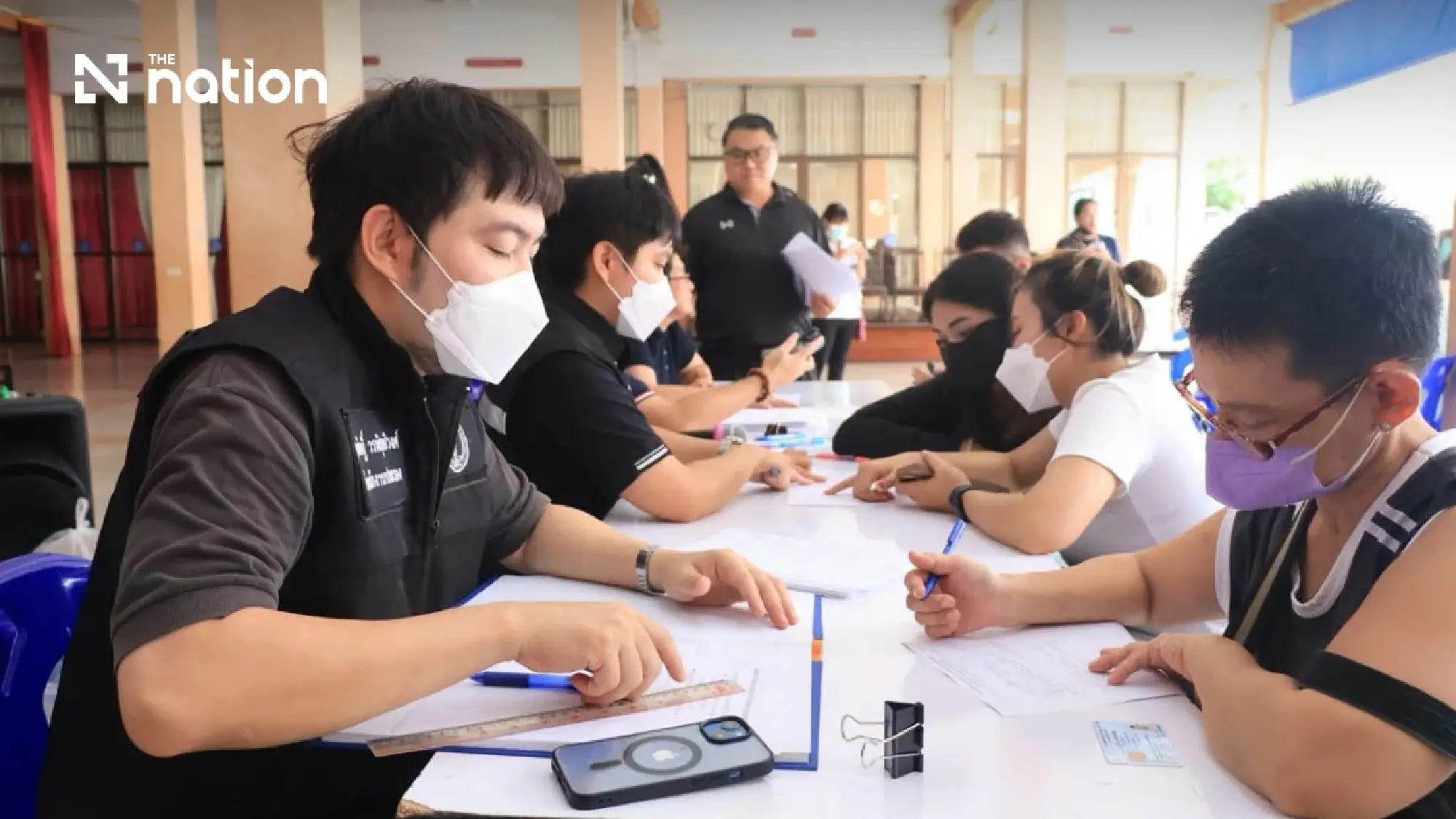 Khlong Thom blaze hits 300 stalls, injures 11 amid toxic smoke alert