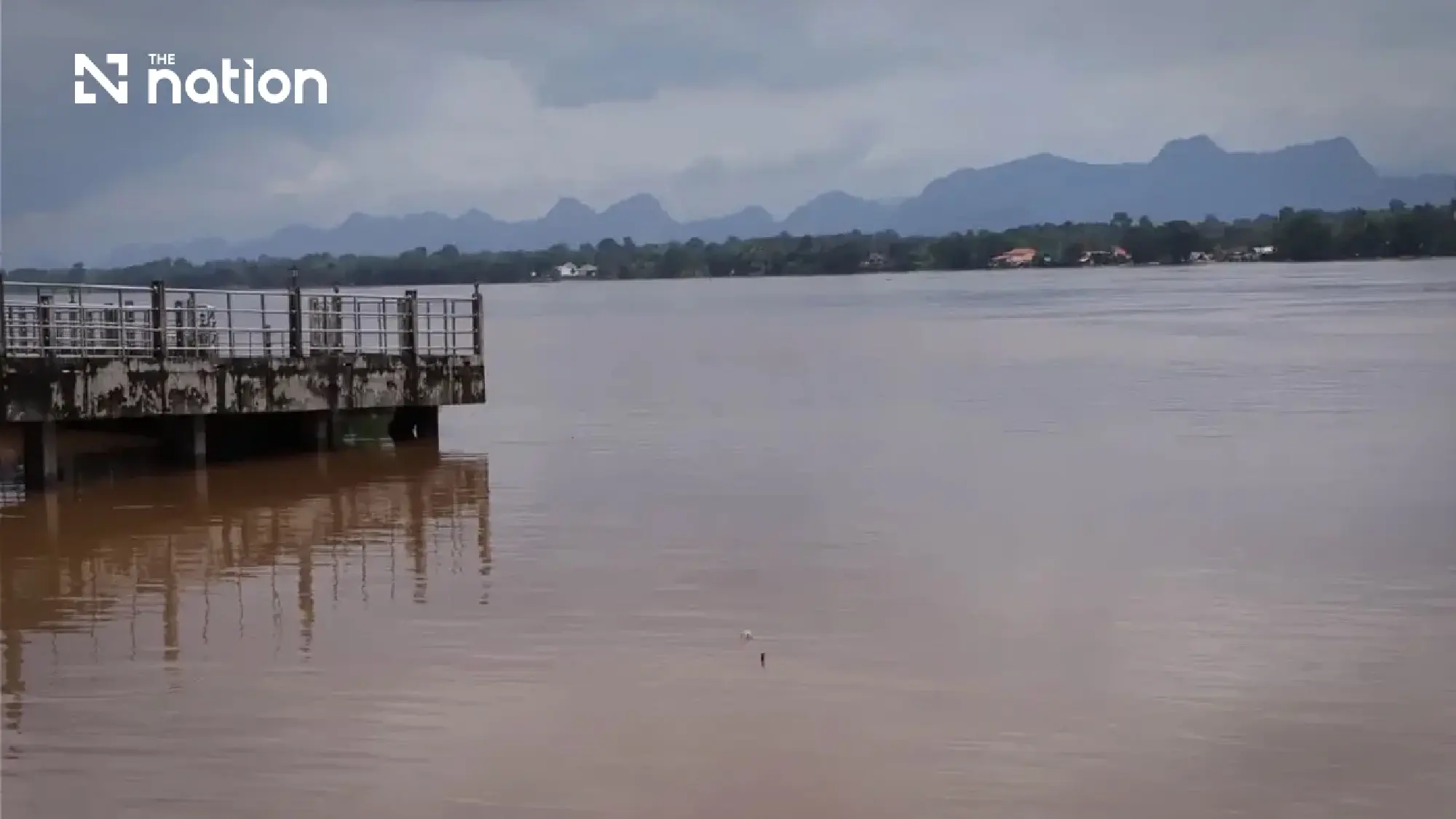Nakhon Phanom steps up flood defences with Mekong near critical level