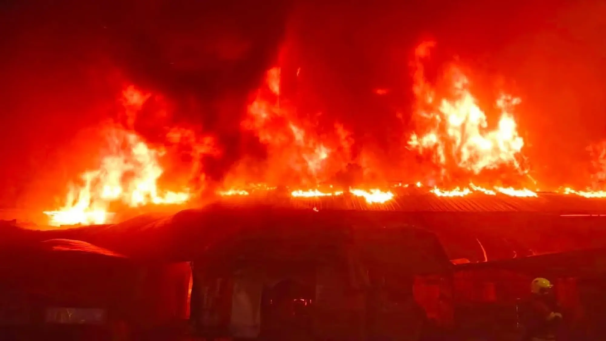 Khlong Thom Centre blaze spreads after parts of building subside
