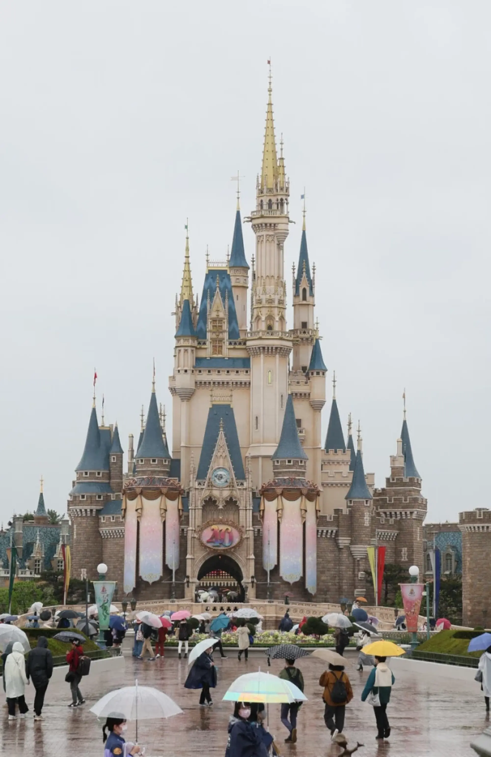 Japan theme parks raise entry fees for high costs, overcrowding