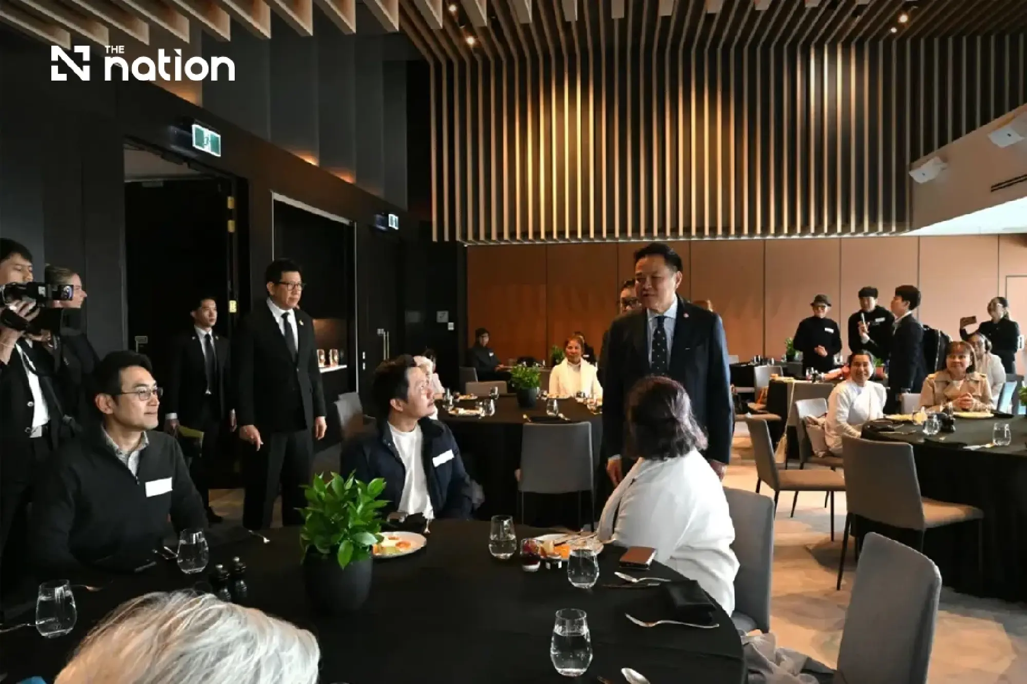 PM Anutin Meets Thai Diaspora in Auckland Before Urgent Nan Flood Visit