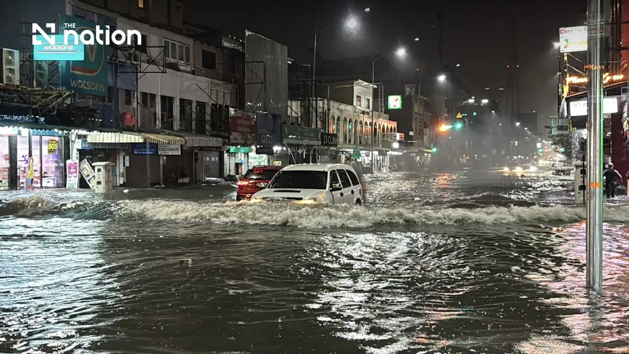 Heavy rain floods Highway 331 and Pattaya roads across Chonburi