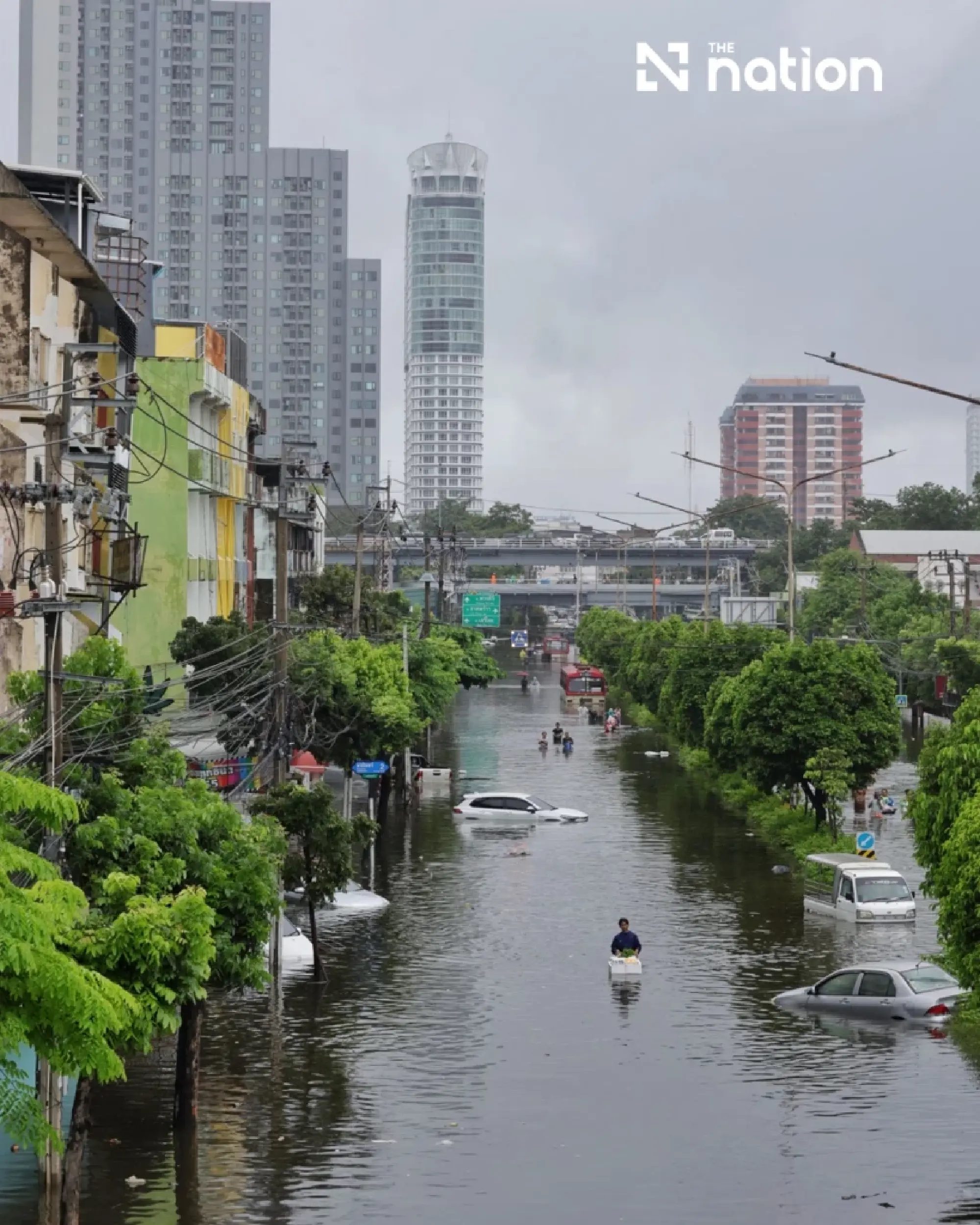 Khlong Chan residents report 100+ flood-hit cars on Sept 27