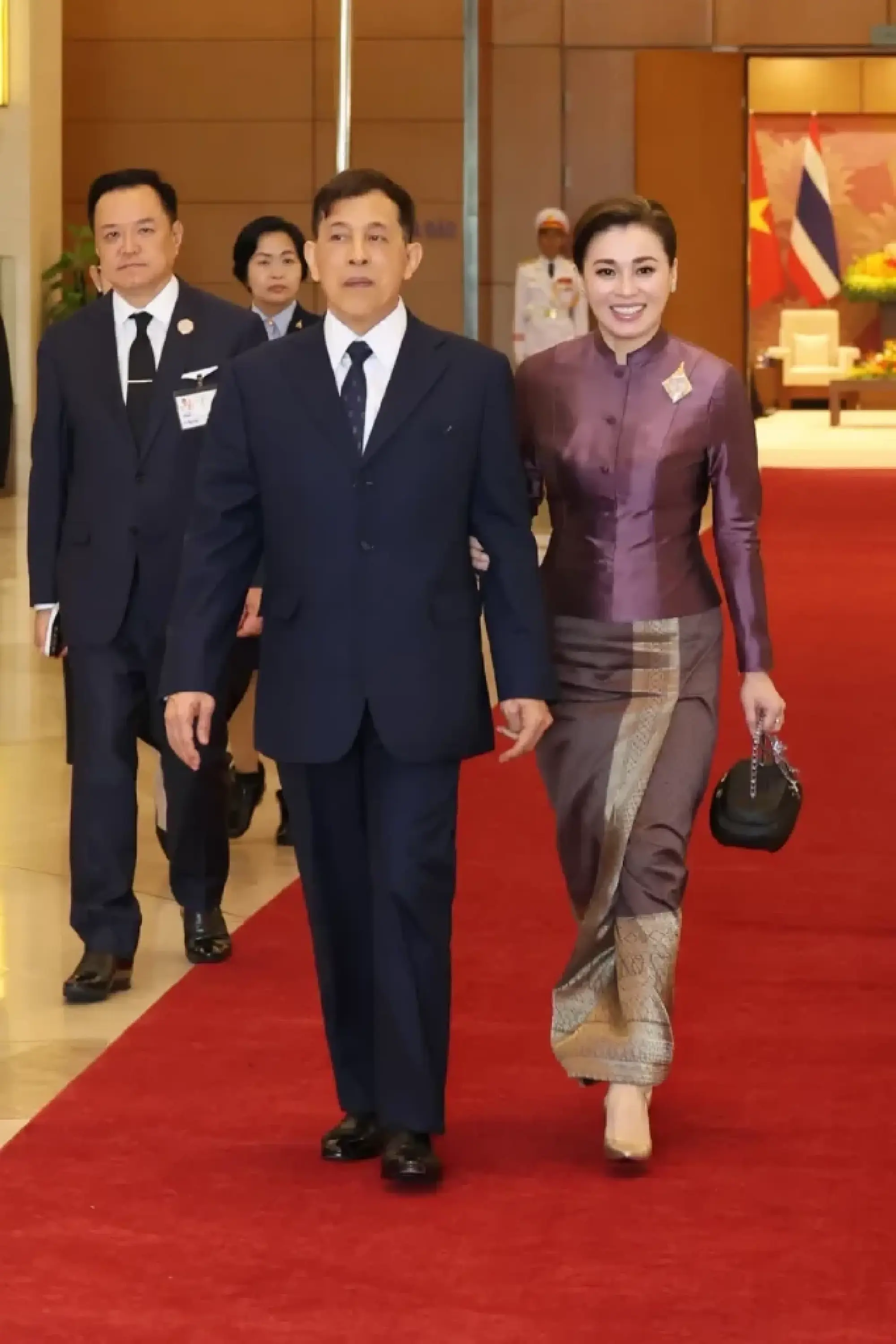 King and Queen attend official welcome ceremony in Vietnam
