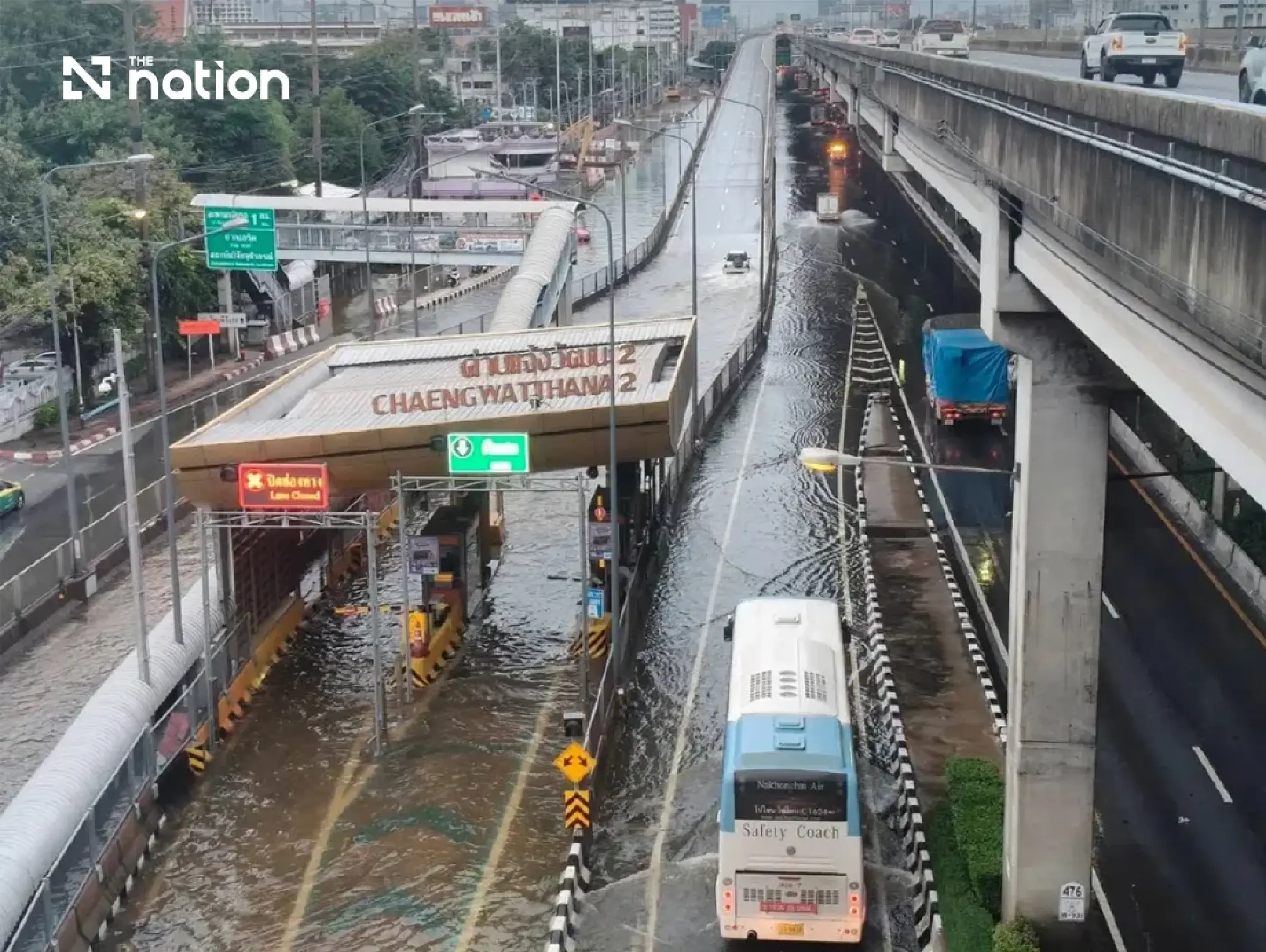 Bang Kapi floods still block small cars as Vibhavadi improves on Sept 28