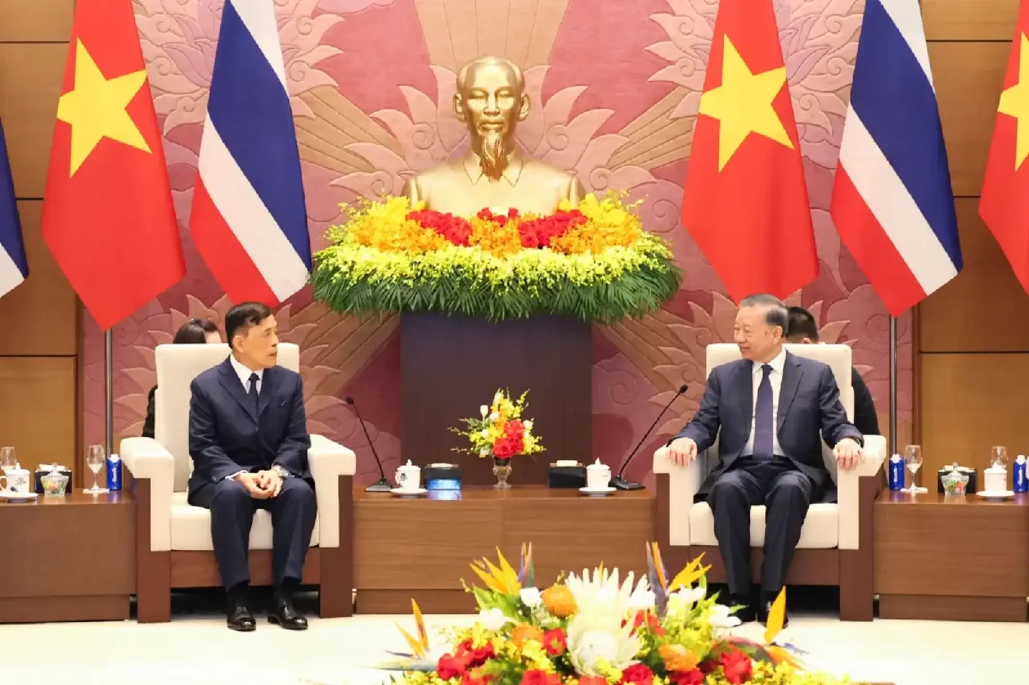 King and Queen attend official welcome ceremony in Vietnam