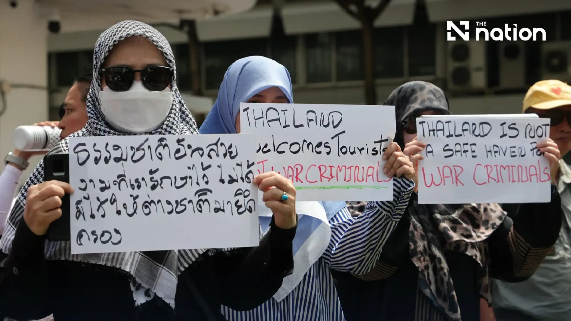Sondhi leads protest outside Israeli embassy in Bangkok