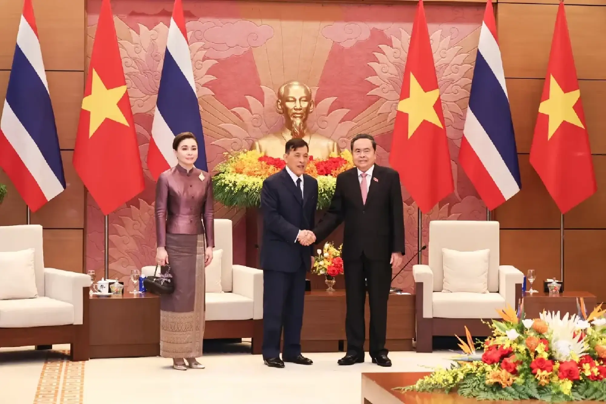 King and Queen attend official welcome ceremony in Vietnam
