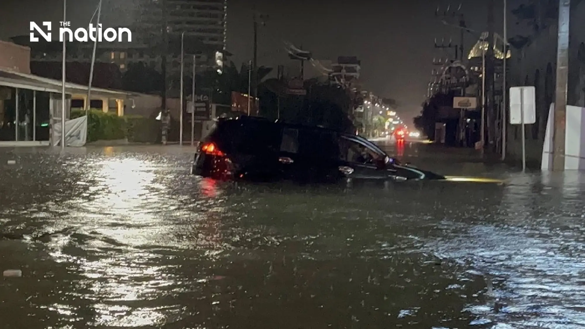 Heavy rain floods Highway 331 and Pattaya roads across Chonburi