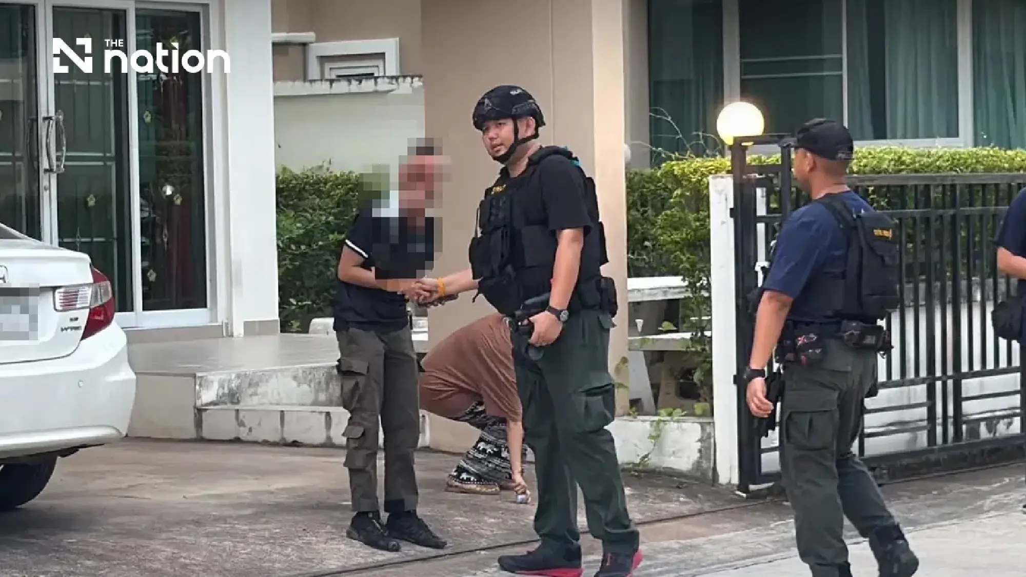 Son’s pleas end 18-hour standoff with Thai police officer