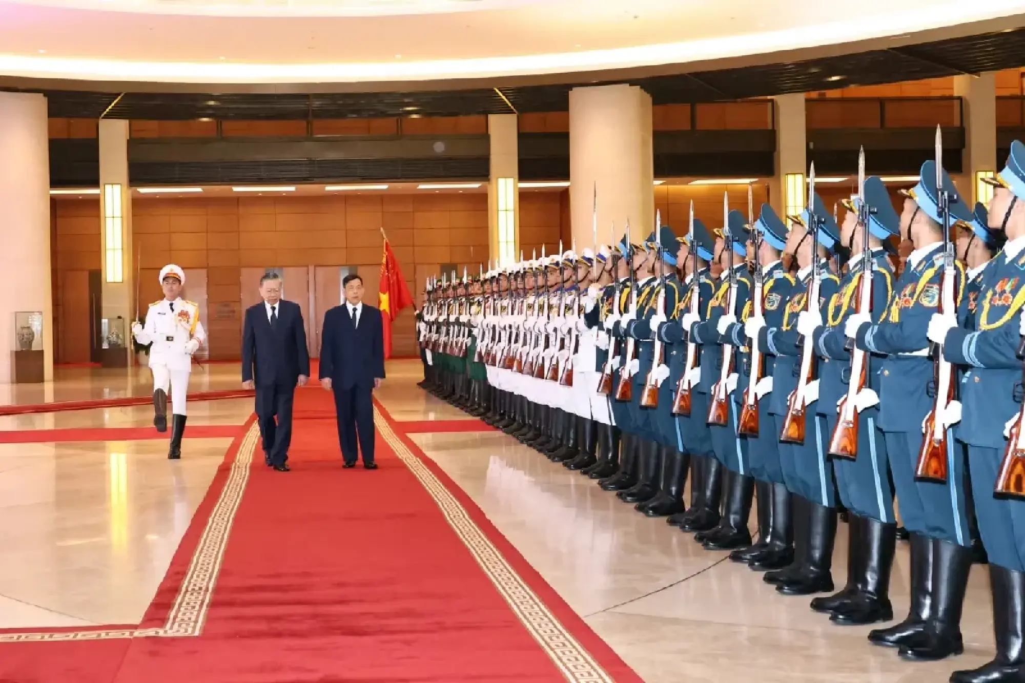 King and Queen attend official welcome ceremony in Vietnam